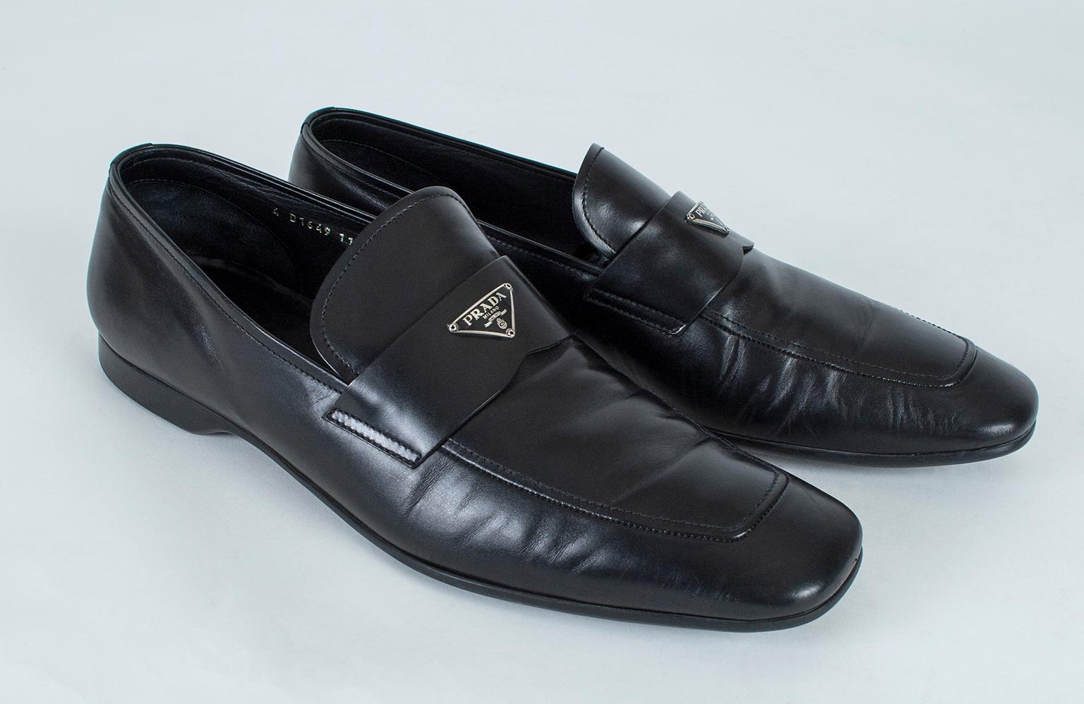 As soft and comfortable as a pair of sneakers (but infinitely more elegant), these rubber soled loafers combine the cushion of running shoes with the polish of dress shoes. Their lean, ever-so-slightly pointed toes impart sophistication, while the