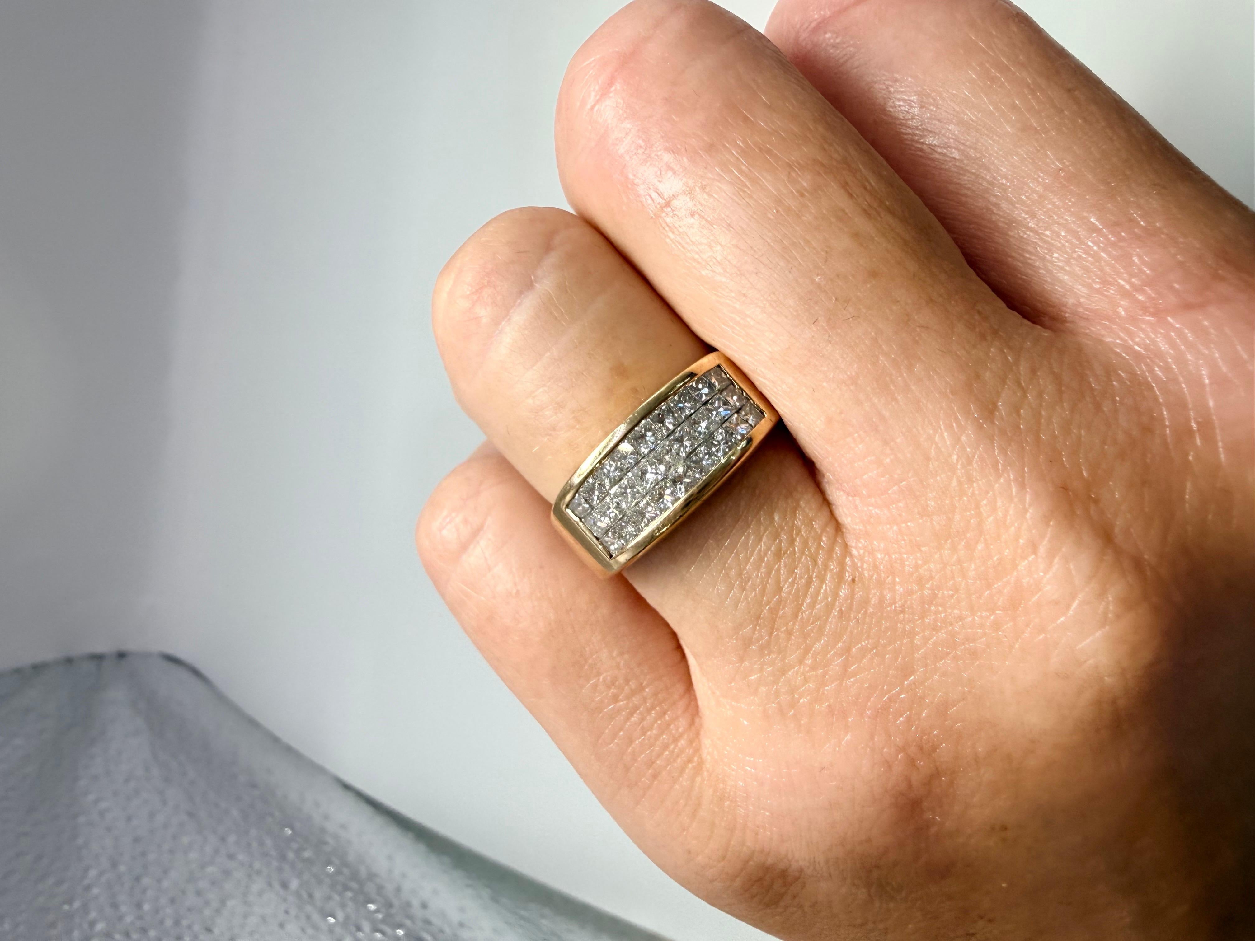 Quadrato Anello da uomo con diamante princess Anello da uomo in oro 14KT in vendita