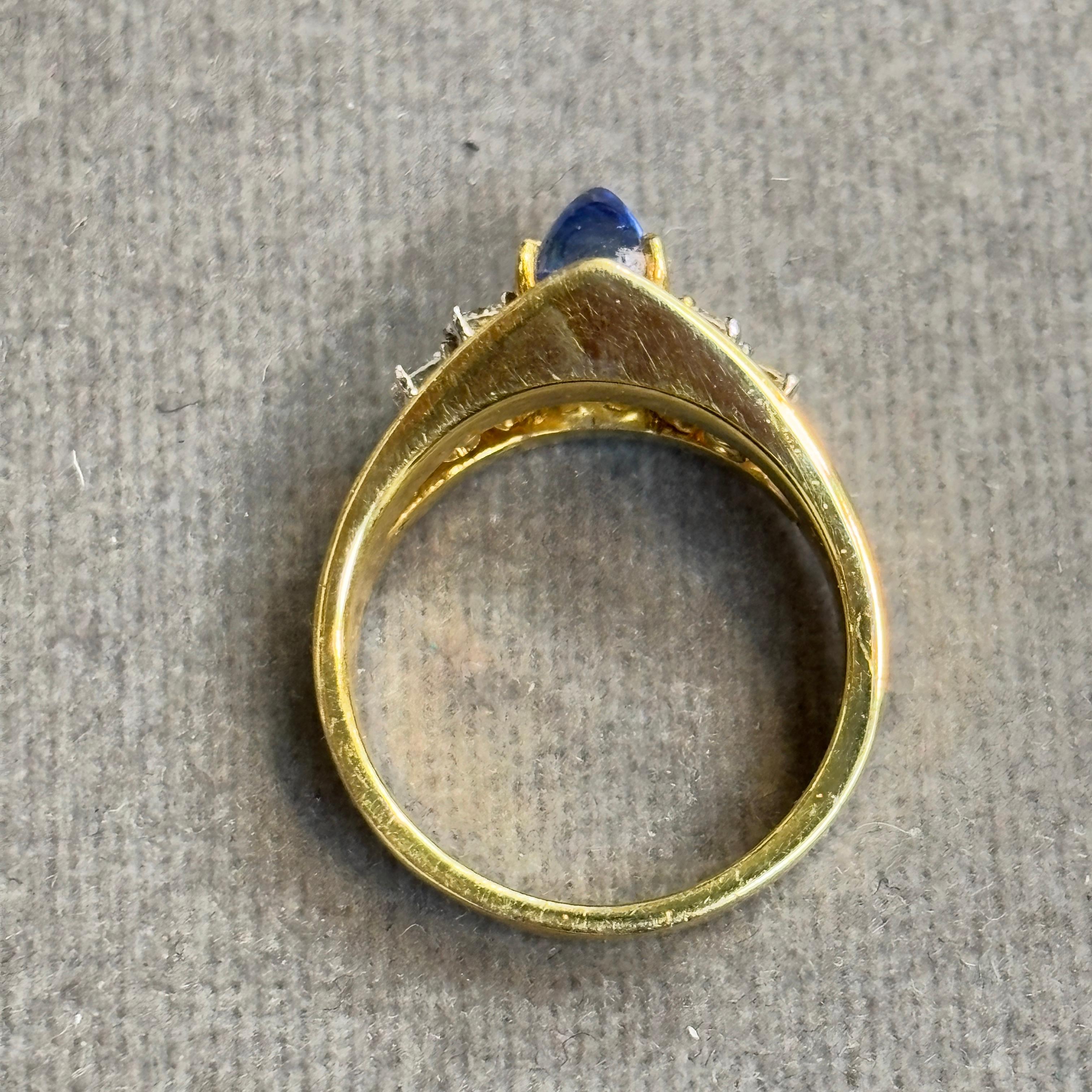 Anello da uomo con zaffiro cabochon piramidale in vendita 4