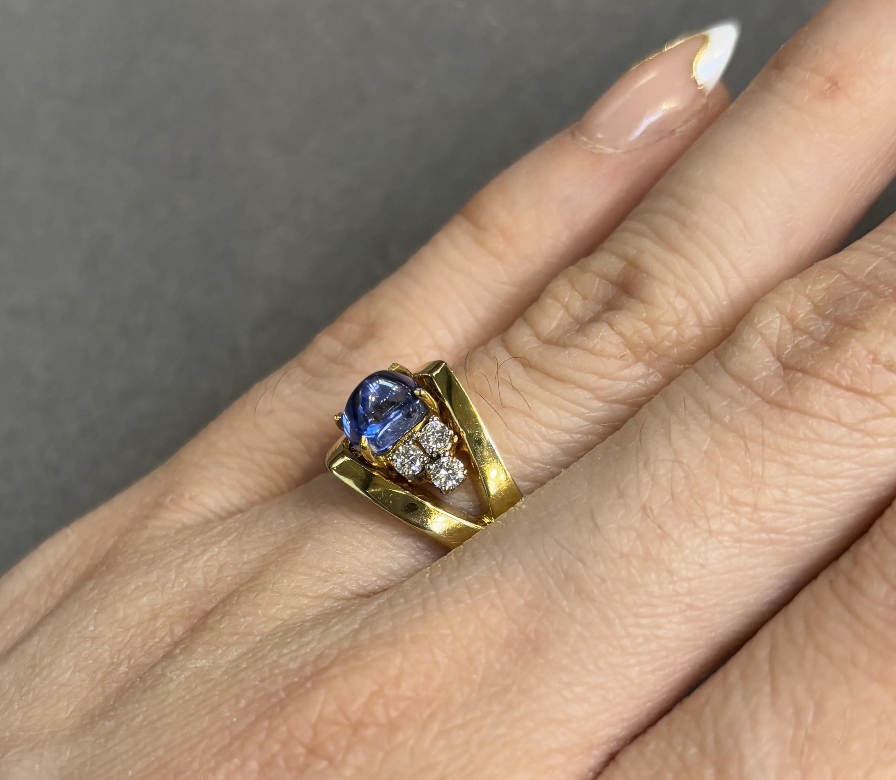 Anello da uomo con zaffiro cabochon piramidale in vendita 5