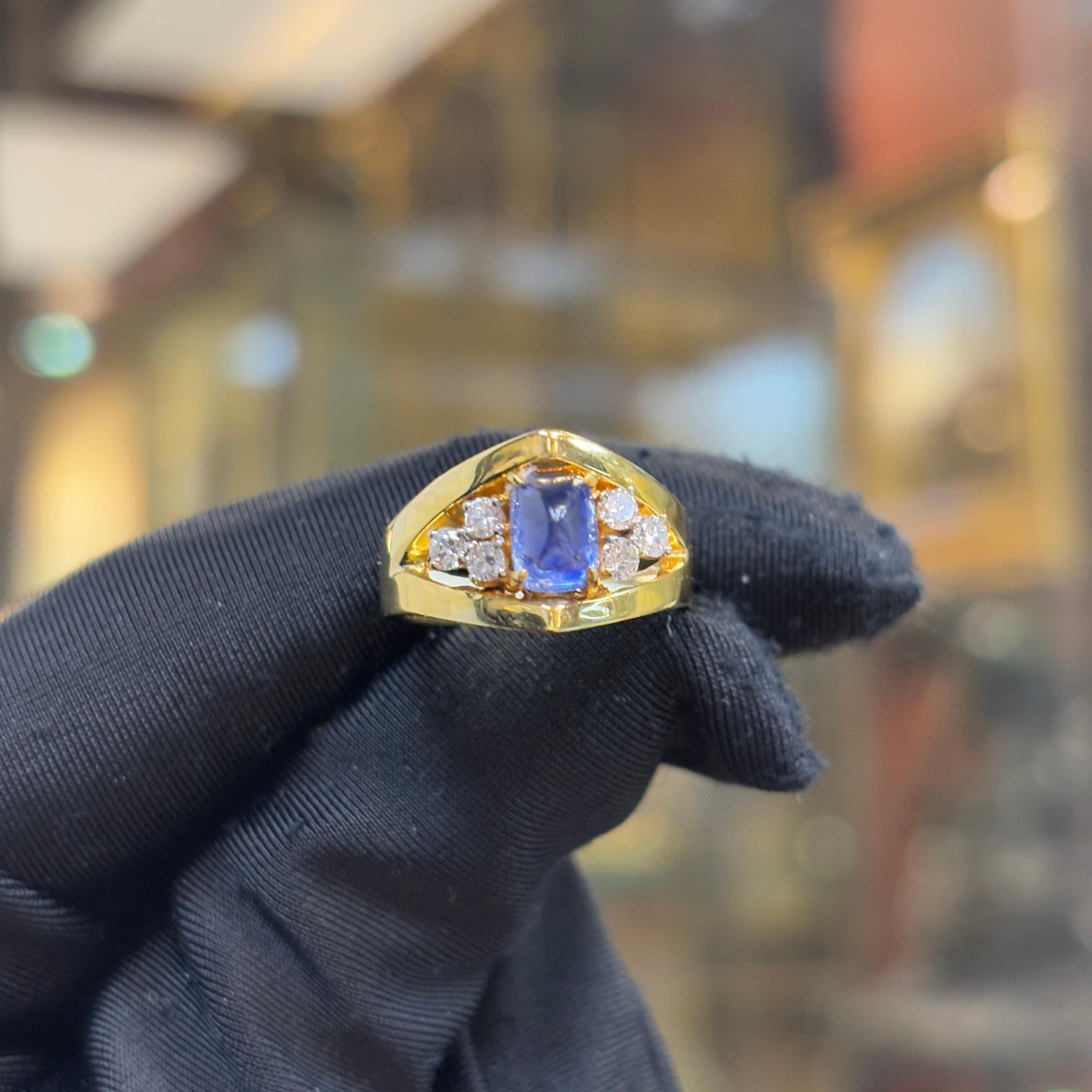 Anello da uomo con zaffiro cabochon piramidale In condizioni ottime in vendita a New York, NY