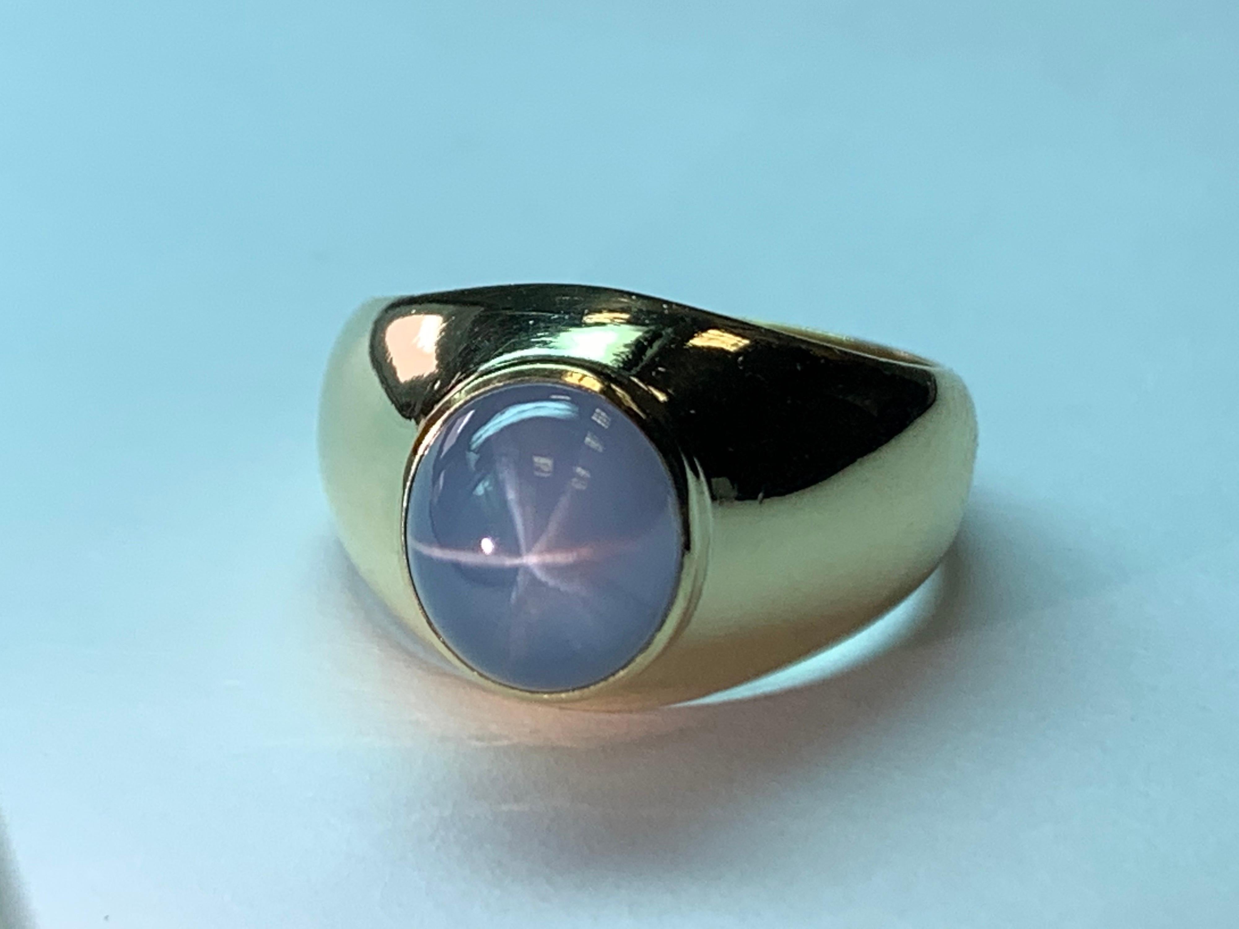 Taille ovale Homme Retro 10 Carat Gold Ring Natural Cabochon Bluish Star Sapphire Gem Stone en vente