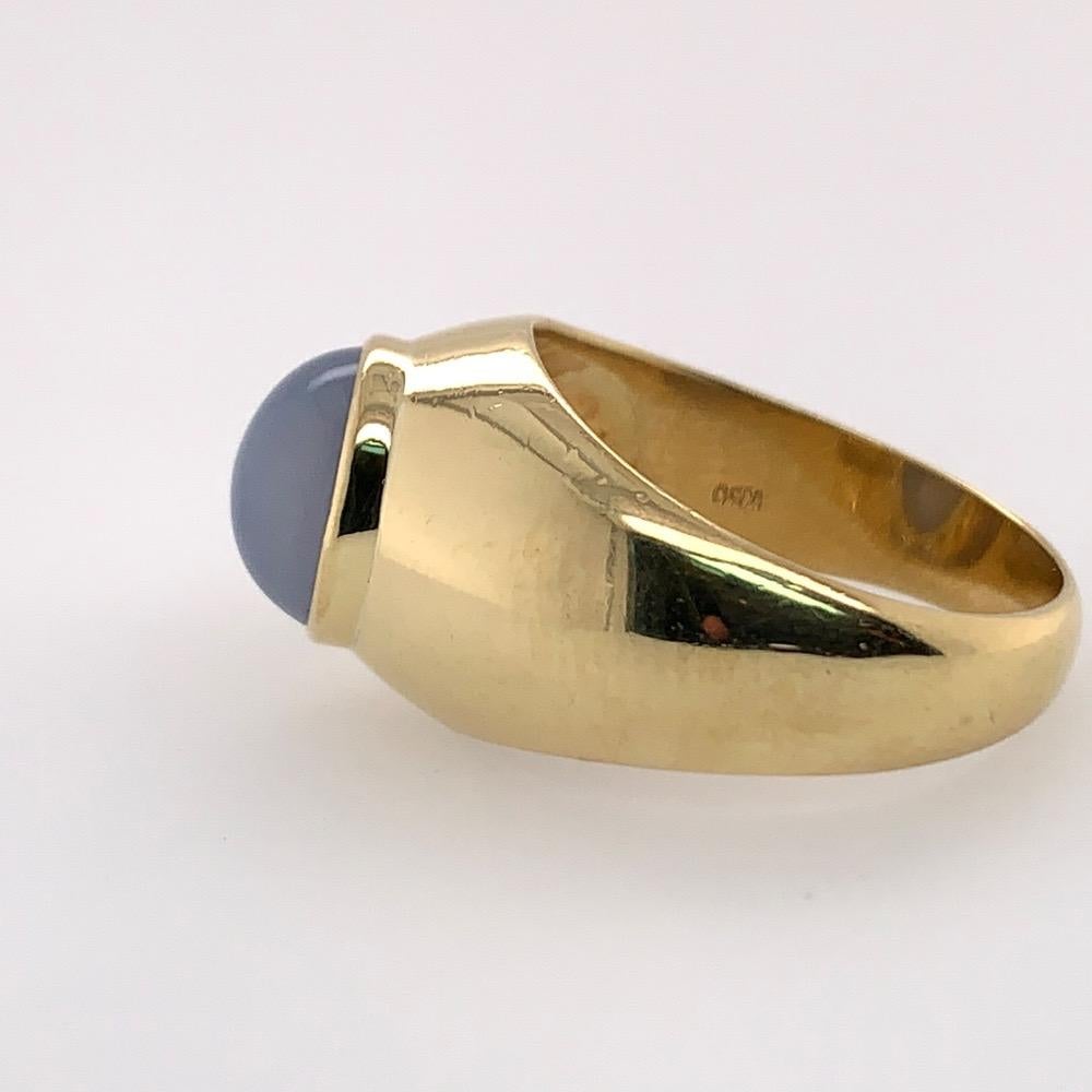 Homme Retro 10 Carat Gold Ring Natural Cabochon Bluish Star Sapphire Gem Stone en vente 1