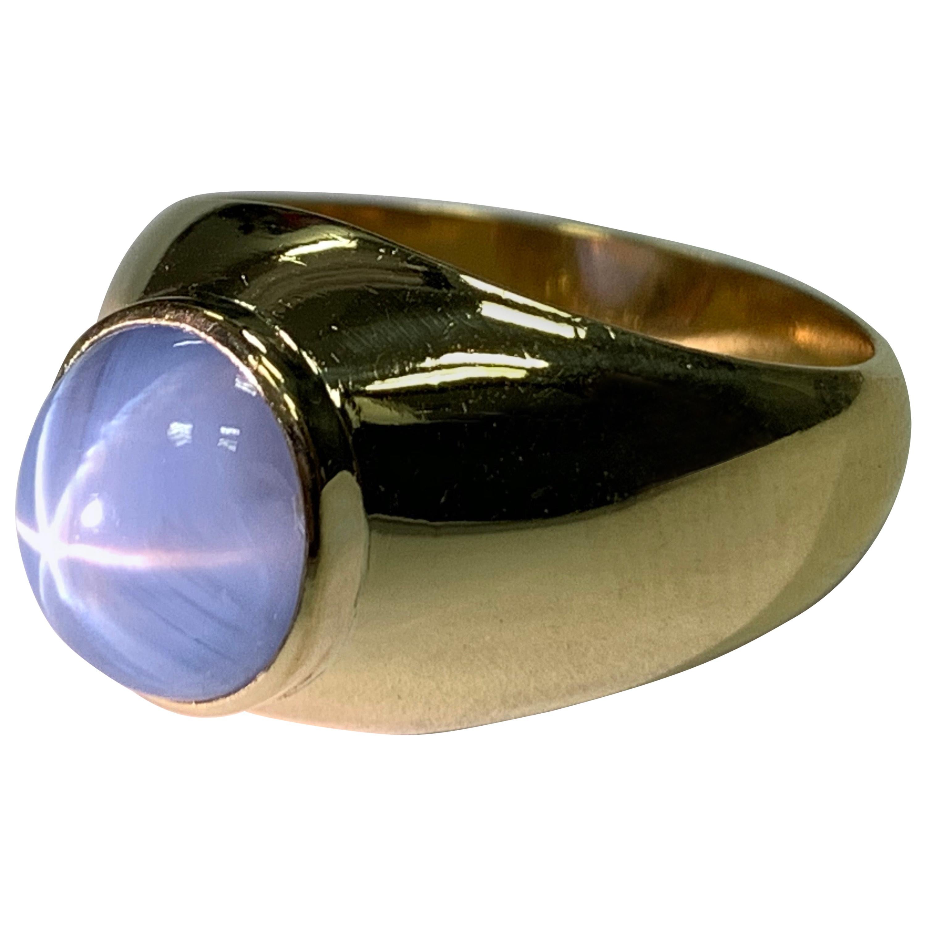 Homme Retro 10 Carat Gold Ring Natural Cabochon Bluish Star Sapphire Gem Stone en vente