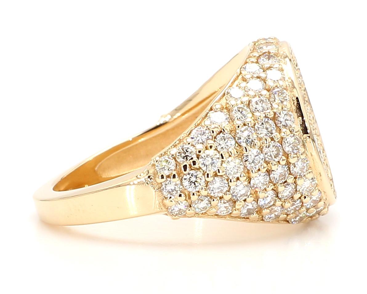 Mens Ring 2.37 Ct in White Brilliant Diamonds (123 pc) 14K Yellow Gold For Sale 4