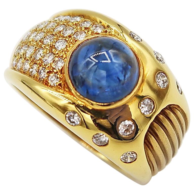 Men's Ring 2.55 Carat Cabochon Sapphire 18 Karat Yellow Gold with Diamonds For Sale