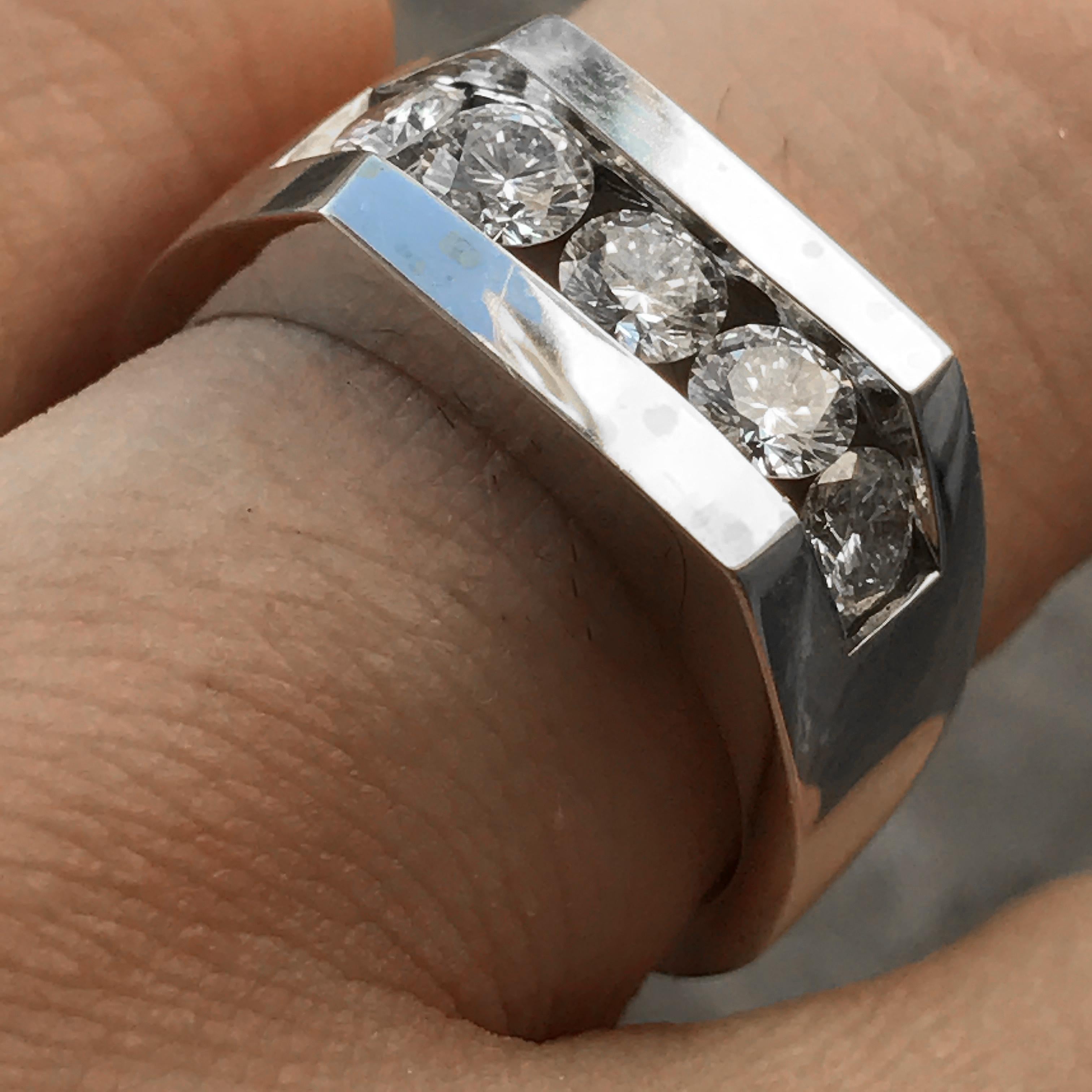 Modern Men's Ring Round Diamonds 18 Karat White Gold For Sale