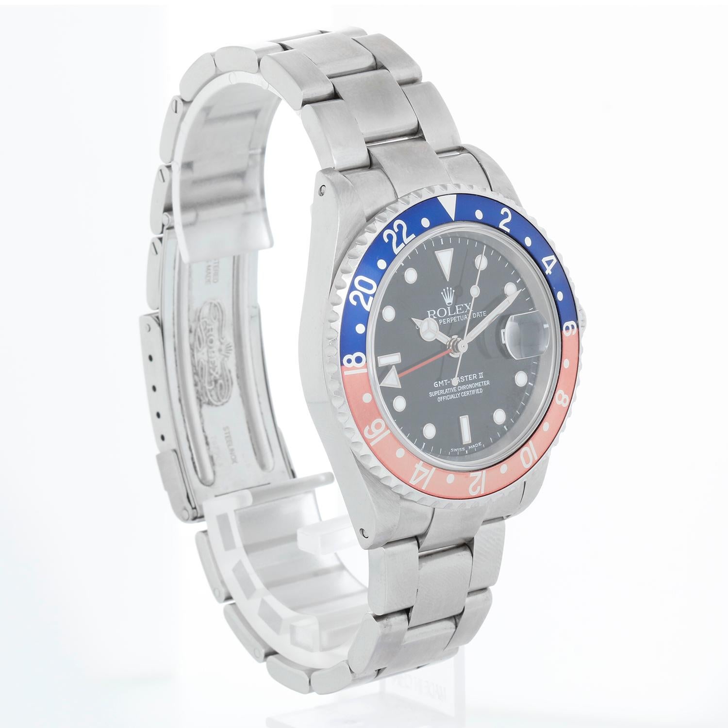 Men's Rolex GMT - Master II Watch 16710 Pepsi Rotating Bezel In Excellent Condition For Sale In Dallas, TX
