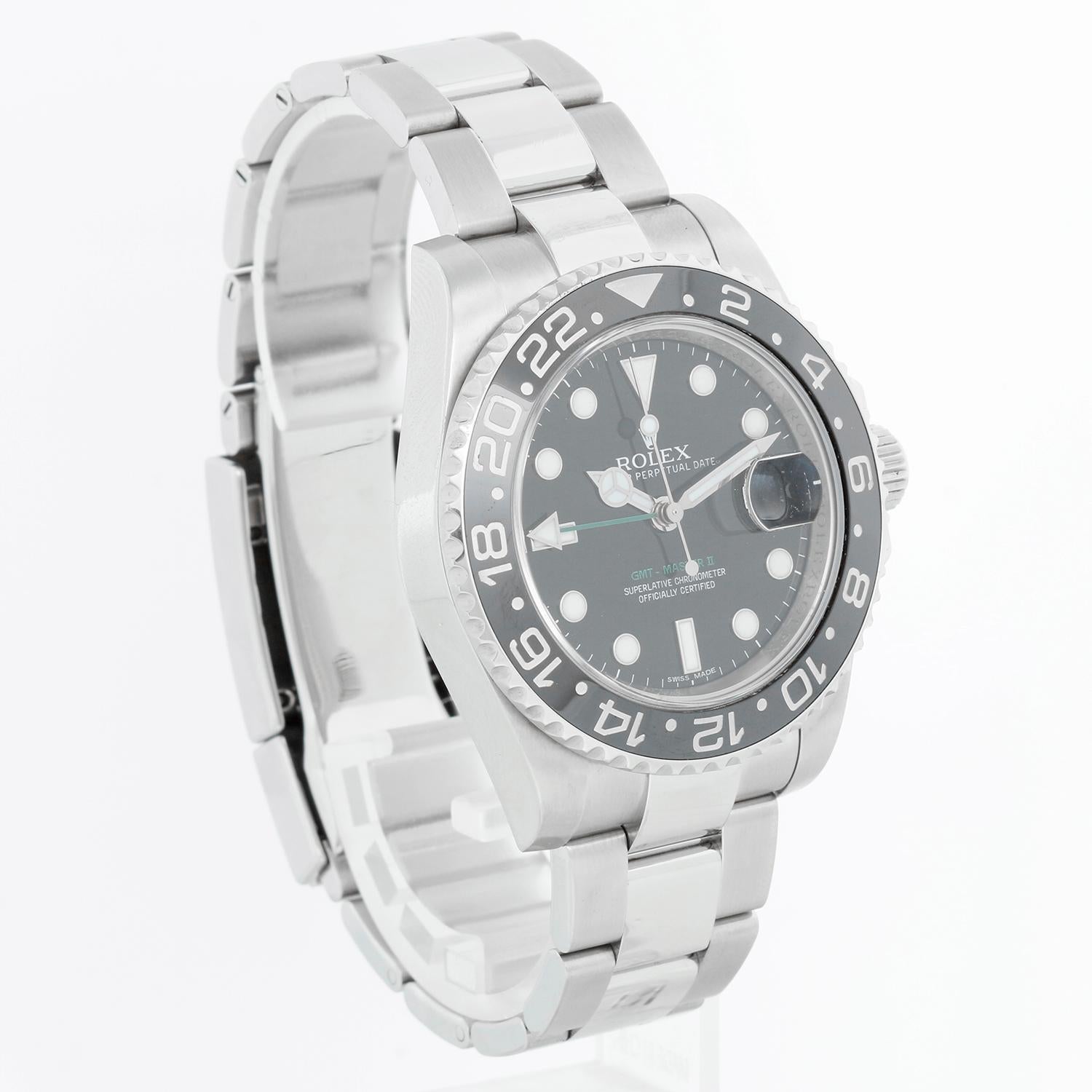 Montre Rolex GMT-Master II pour homme Lunette en céramique 116710 (116710N) - Remontage automatique, 31 rubis. Boîtier en acier inoxydable avec lunette en céramique 24 heures, gravée à l'intérieur  (40 mm de diamètre). Cadran noir avec index