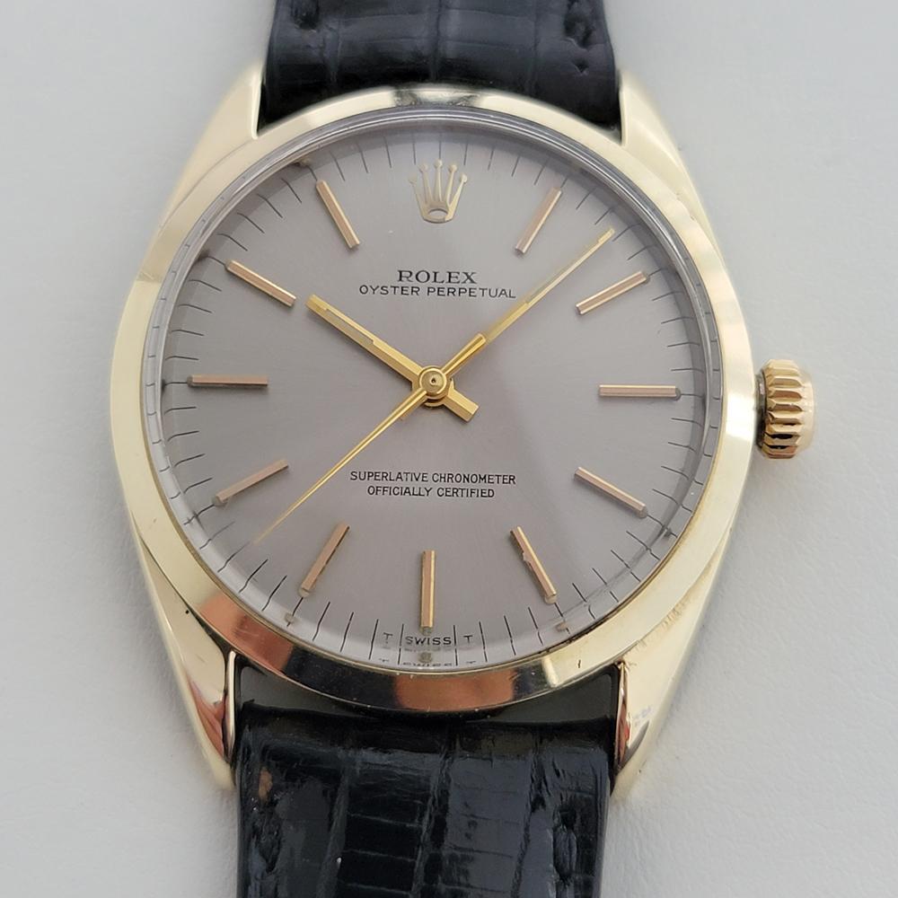 Timeless classic, Men's Rolex Ref.1025 Oyster perpetual automatic dress watch, c.1969. Verified authentic by a master watchmaker. Gorgeous Rolex signed dial, applied indice hour markers, gilt minute and hour hands, sweeping central second hand,