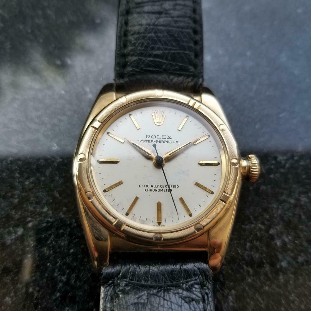Timeless luxury, men's 18k solid gold Rolex Oyster Perpetual ref.3372 bubble back automatic, c.1946. Verified authentic by a master watchmaker. Gorgeous vintage silver Rolex signed dial, applied indice hour markers, gilt minute and hour hands,