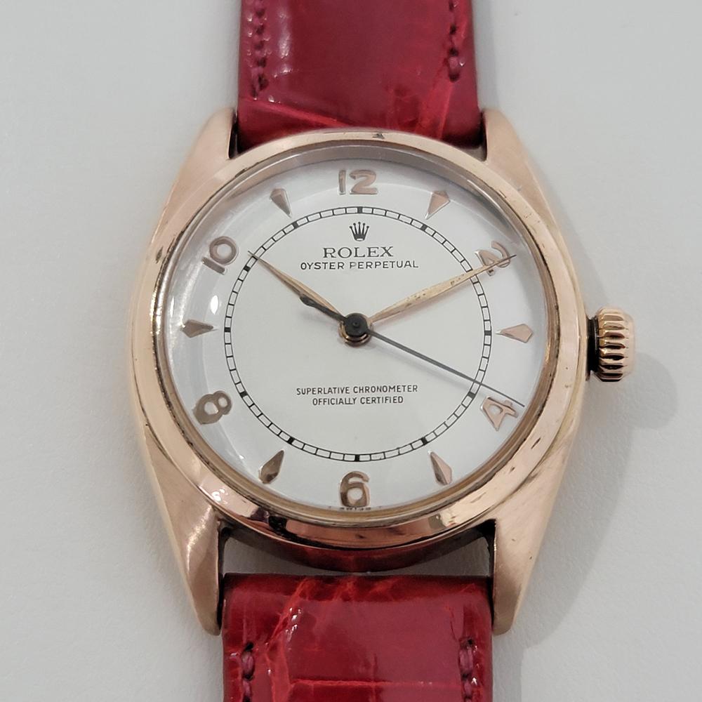 Rare collectible classic, Men's solid 18k rose gold Rolex ref.4392 Oyster Perpetual bubble back automatic dress watch, c.1946. Verified authentic by a master watchmaker. Gorgeous Rolex signed dial, applied dagger and Arabic numeral hour markers,