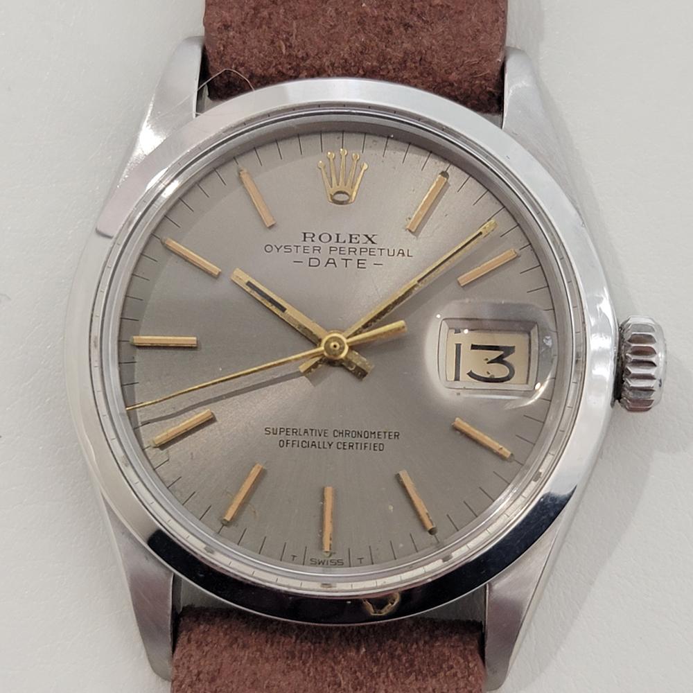 Classico senza tempo, Rolex Oyster Perpetual Date Ref.1500 automatico da uomo, 1972 circa, con custodia Rolex. Verificato autentico da un maestro orologiaio. Splendido Rolex firmato con quadrante argento fumé, indici applicati in argento, lancette