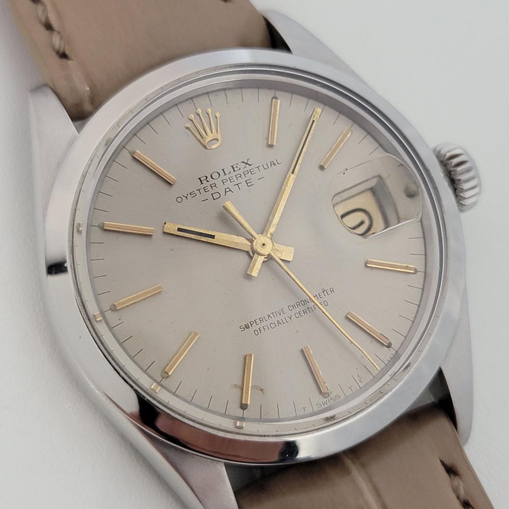 Mens Rolex Oyster Perpetual Date 1500 Automatic 1970s w Rolex Pouch RA190T In Excellent Condition For Sale In Beverly Hills, CA