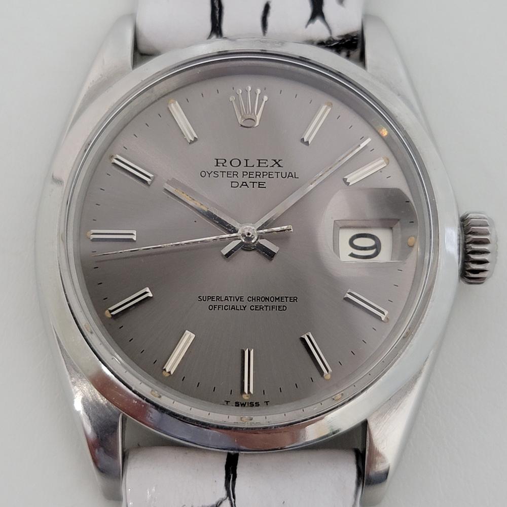 Timeless classic, Men's Rolex Oyster Perpetual Date Ref.1500 automatic, c.1967. Verified authentic by a master watchmaker. Gorgeous original platinum silver Rolex dial, applied indice hour markers, lumed minute and hour hands, sweeping central