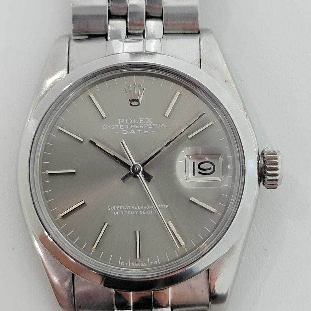 Timeless classic, Men's Rolex Oyster Perpetual Date Ref 1500 automatic, c.1979. Verified authentic by a master watchmaker. Gorgeous original grey Rolex dial, applied indice hour markers, lumed minute and hour hands, sweeping central second hand,