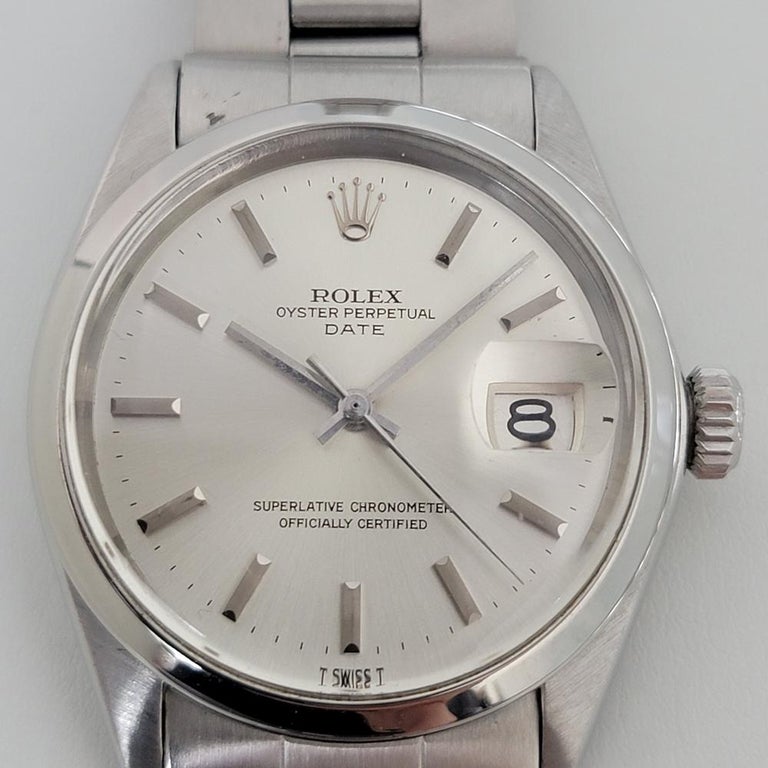 Timeless classic, Men's Rolex Oyster Perpetual Date Ref 1500 automatic, c.1970, all original. Verified authentic by a master watchmaker. Gorgeous Rolex signed silver dial, applied silver indice hour markers, silver minute and hour hands, sweeping