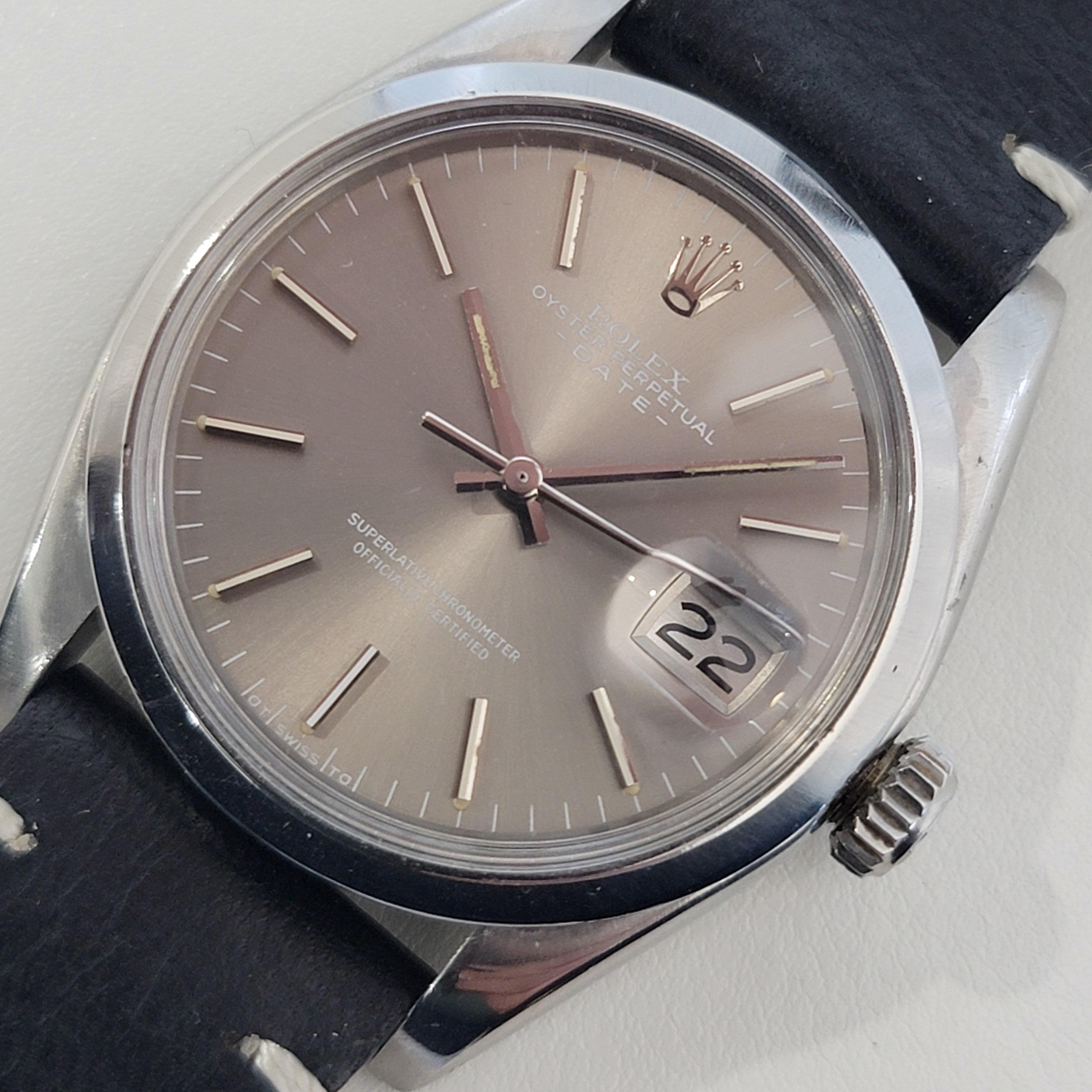 Classique iconique, Rolex Oyster Perpetual Date Ref 1500 automatique pour homme, c.C.1979. Vérifié authentique par un maître horloger. Magnifique cadran Rolex gris d'origine, index appliqués, aiguilles lumineuses des minutes et des heures, trotteuse