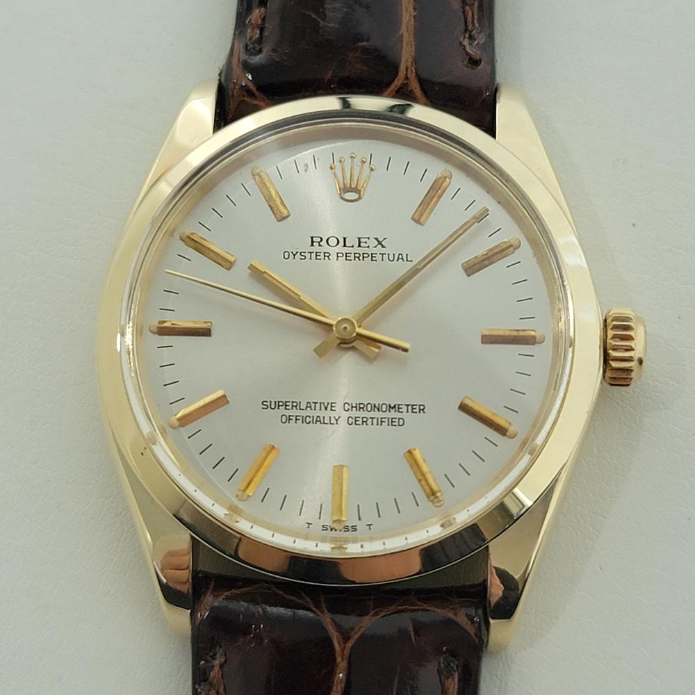 Luxurious elegance, Men's 14k solid gold Rolex Oyster perpetual ref.1005 automatic, c.1975, in excellent working and aesthetic condition. Verified authentic by a master watchmaker. Gorgeous, Rolex signed silver dial, applied index baton hour