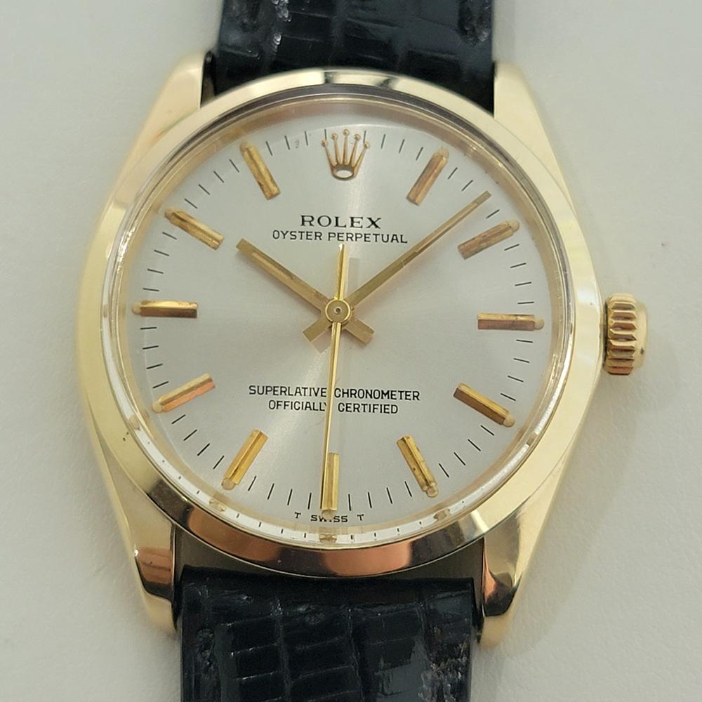 Elegant luxury, Men's 14k solid gold Rolex Oyster perpetual ref.1005 automatic, c.1976, in excellent working and aesthetic condition. Verified authentic by a master watchmaker. Gorgeous, Rolex signed silver dial, applied index baton hour markers,