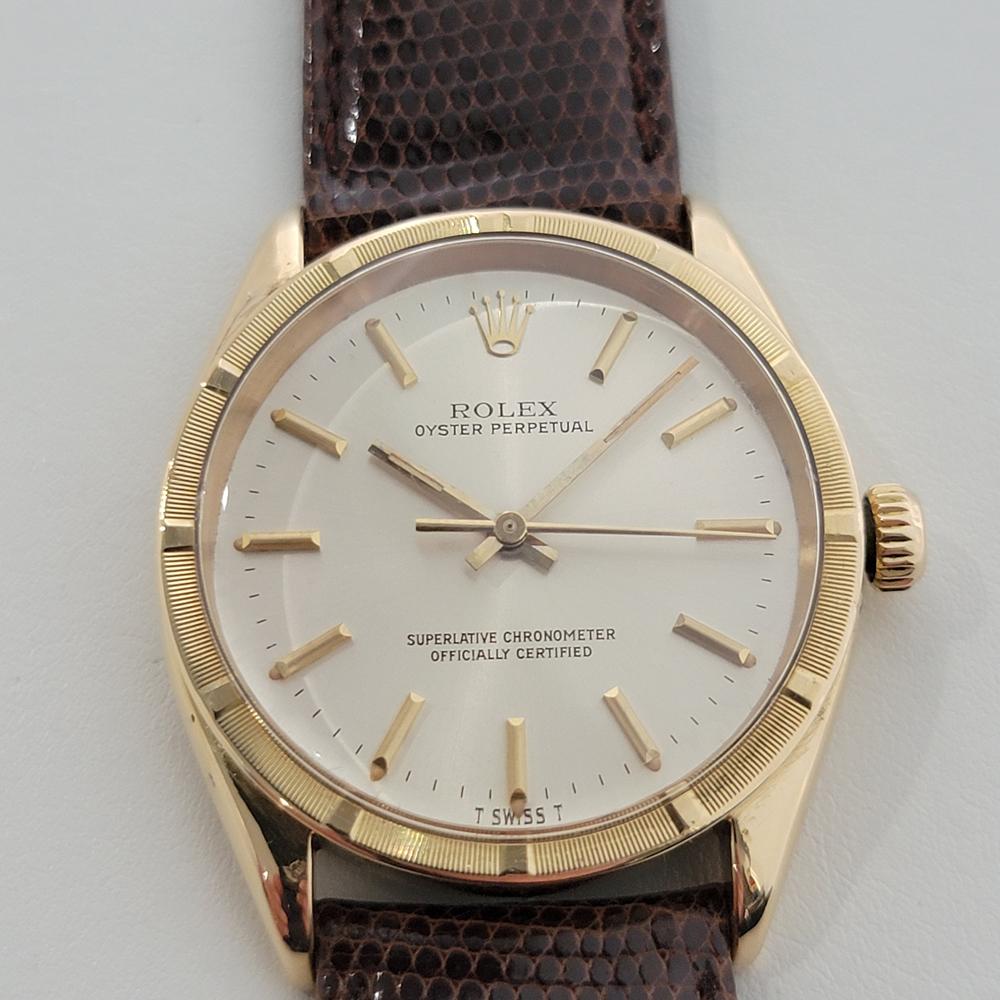 Timeless luxury, Men's solid 18K gold Rolex Ref.1007 Oyster perpetual automatic dress watch, c.1960. Verified authentic by a master watchmaker. Gorgeous Rolex signed dial, applied indice hour markers, gilt minute and hour hands, sweeping central