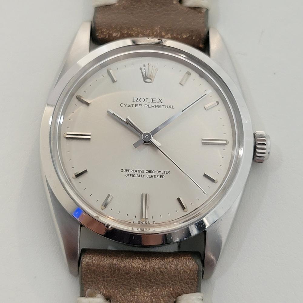 Classique vintage iconique, montre habillée automatique Rolex Ref.1018 Oyster perpetual pour homme, c.1966, en excellent état de marche. Vérifié authentique par un maître horloger. Magnifique cadran argenté signé Rolex, index bâtons appliqués,