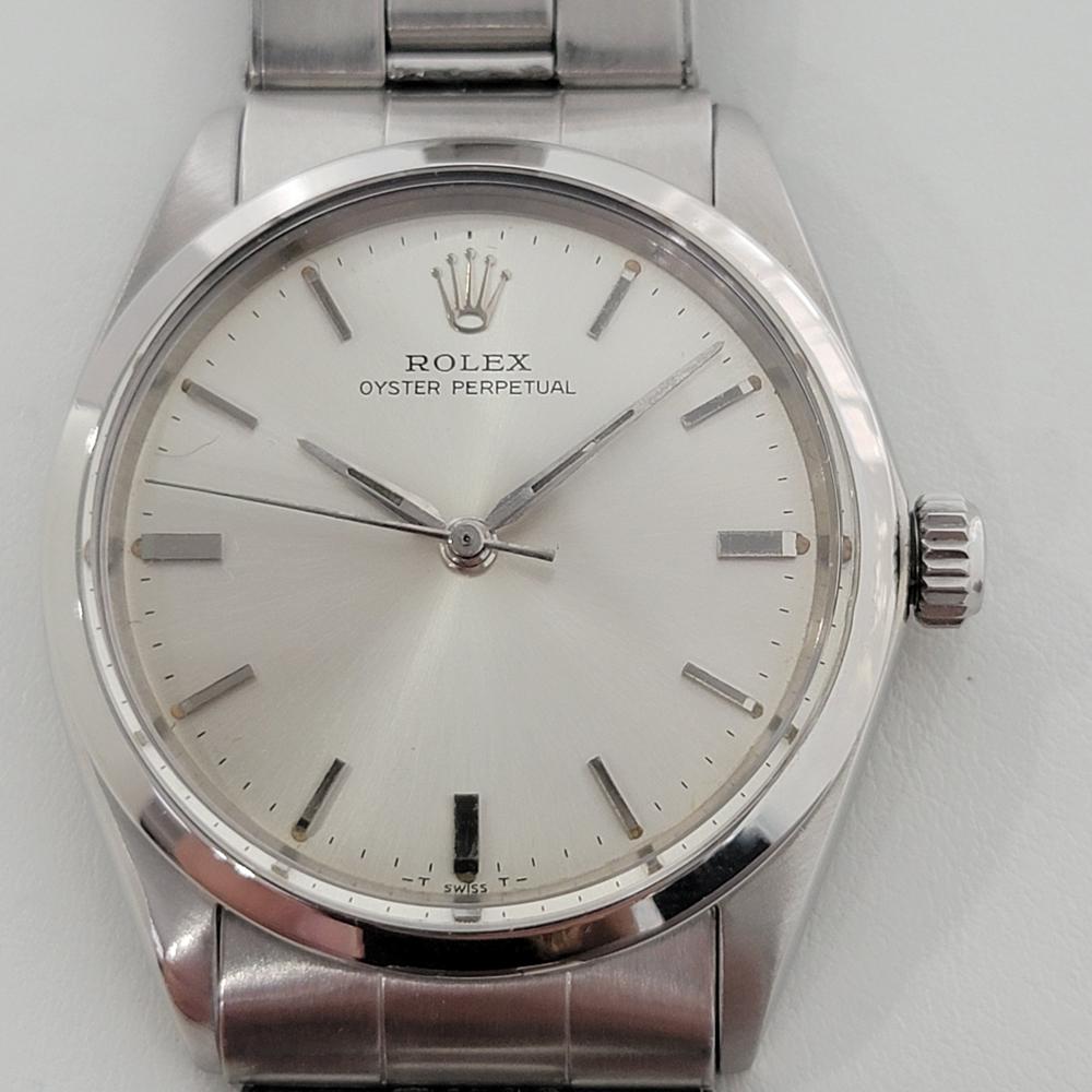 Une rare icône classique et vintage, la montre Rolex Oyster Perpetual 5552 pour homme, entièrement en acier inoxydable, c.1965, entièrement d'origine. Vérifié authentique par un maître horloger. Magnifique cadran argenté signé Rolex, index