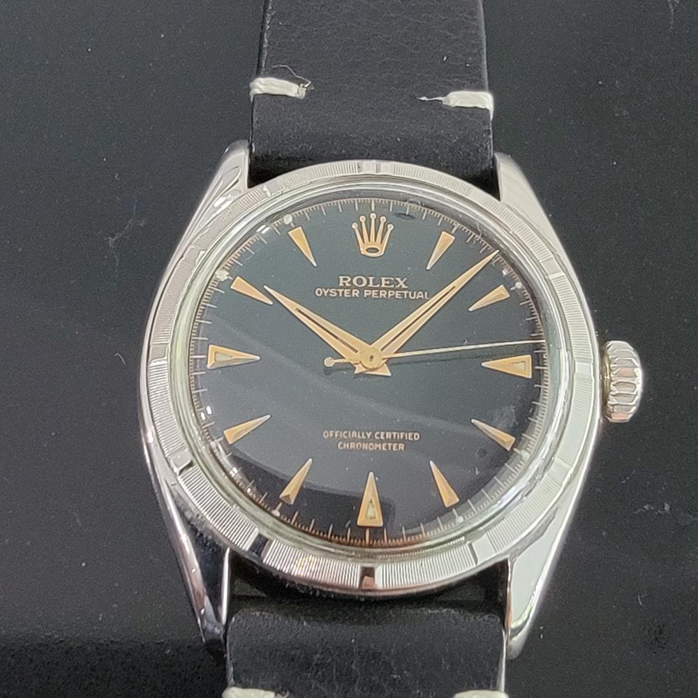 Iconic vintage classic, Men's Rolex ref.6085 Oyster Perpetual automatic bubble back, c.1953. Verified authentic by a master watchmaker. Gorgeous Rolex signed black dial, applied rose gold arrowhead hour markers, gilt minute and hour hands, sweeping