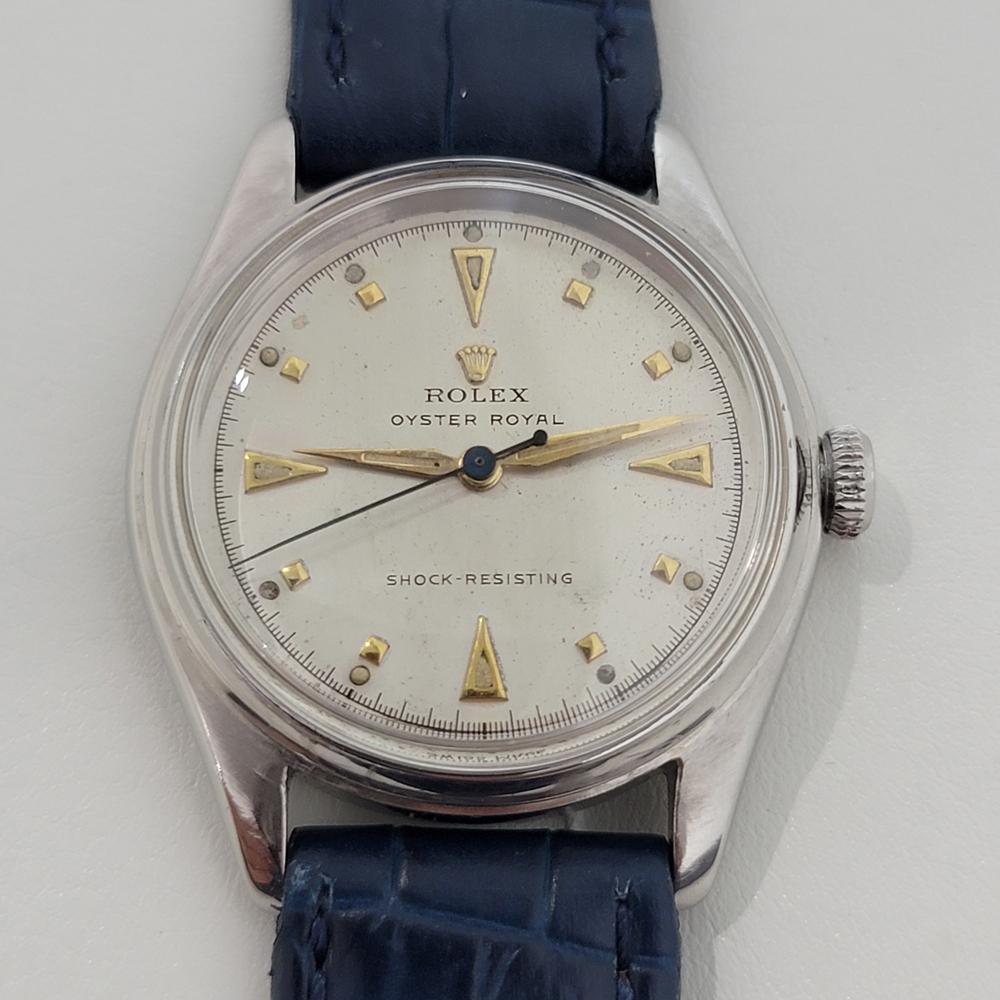 Vintage classic, Men's Rolex Oyster Royal ref.4444 manual wind field watch, c.1940s. Verified authentic by a master watchmaker. Gorgeous, original Rolex signed vintage cream dial, applied gilt block and dagger indice hour markers, gilt minute and