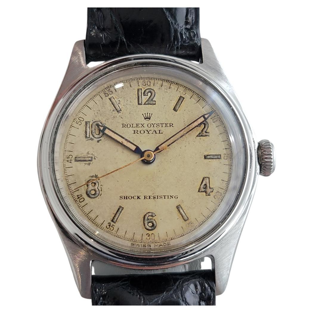 Timeless classic, Men's Rolex Oyster Royal ref.4444 manual wind, c.1940s. Verified authentic by a master watchmaker. Gorgeous, original Rolex signed vintage cream dial, indice and Arabic numeral hour markers, minute and hour hands, sweeping central