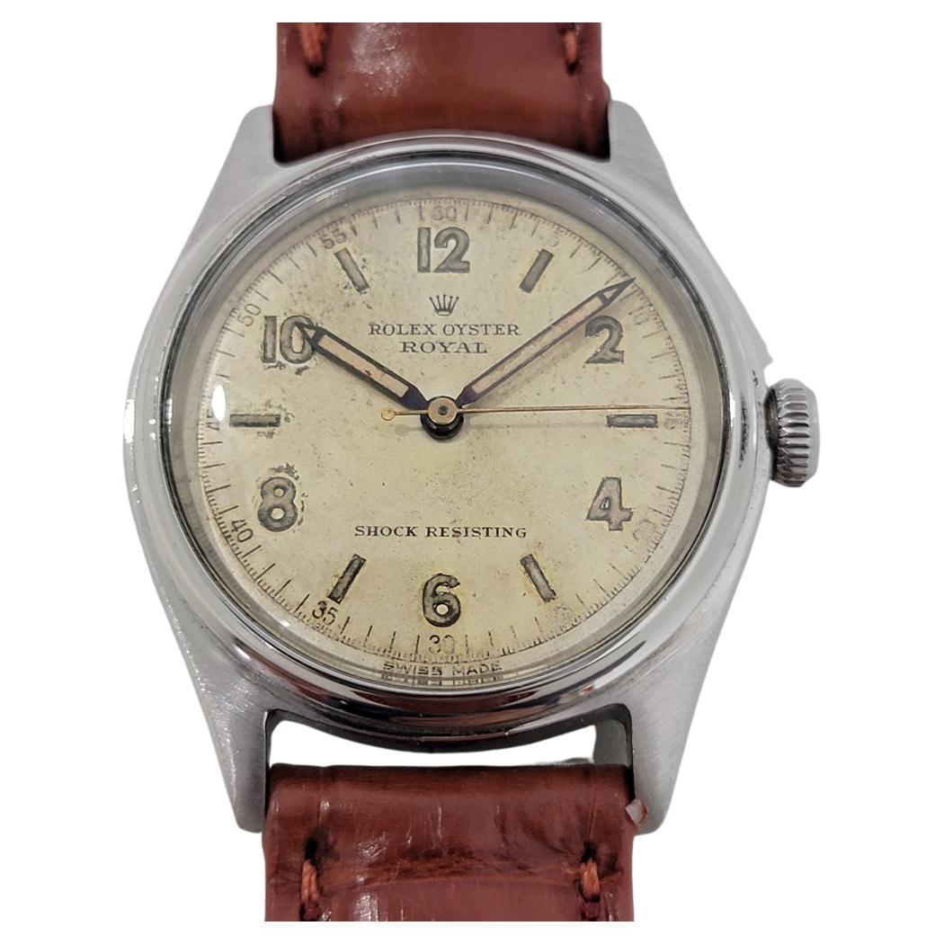 Timeless vintage classic, Men's Rolex Oyster Royal ref.4444 manual wind, c.1940s. Verified authentic by a master watchmaker. Gorgeous, original Rolex signed vintage tropicalized dial, indice and Arabic numeral hour markers, minute and hour hands,