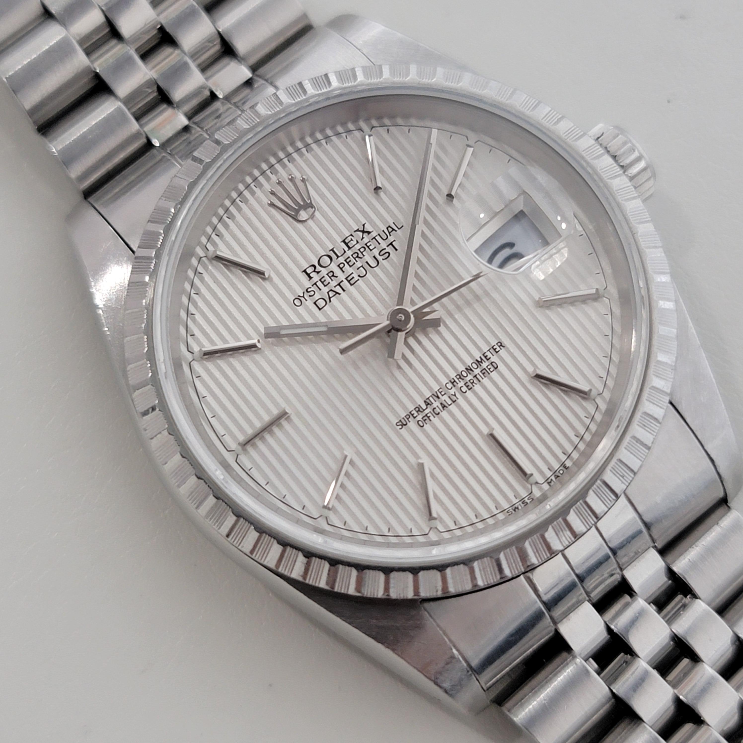 Mens Rolex Ref 16220 Oyster Datejust Automatic 1990s All Original RA278 In Excellent Condition In Beverly Hills, CA