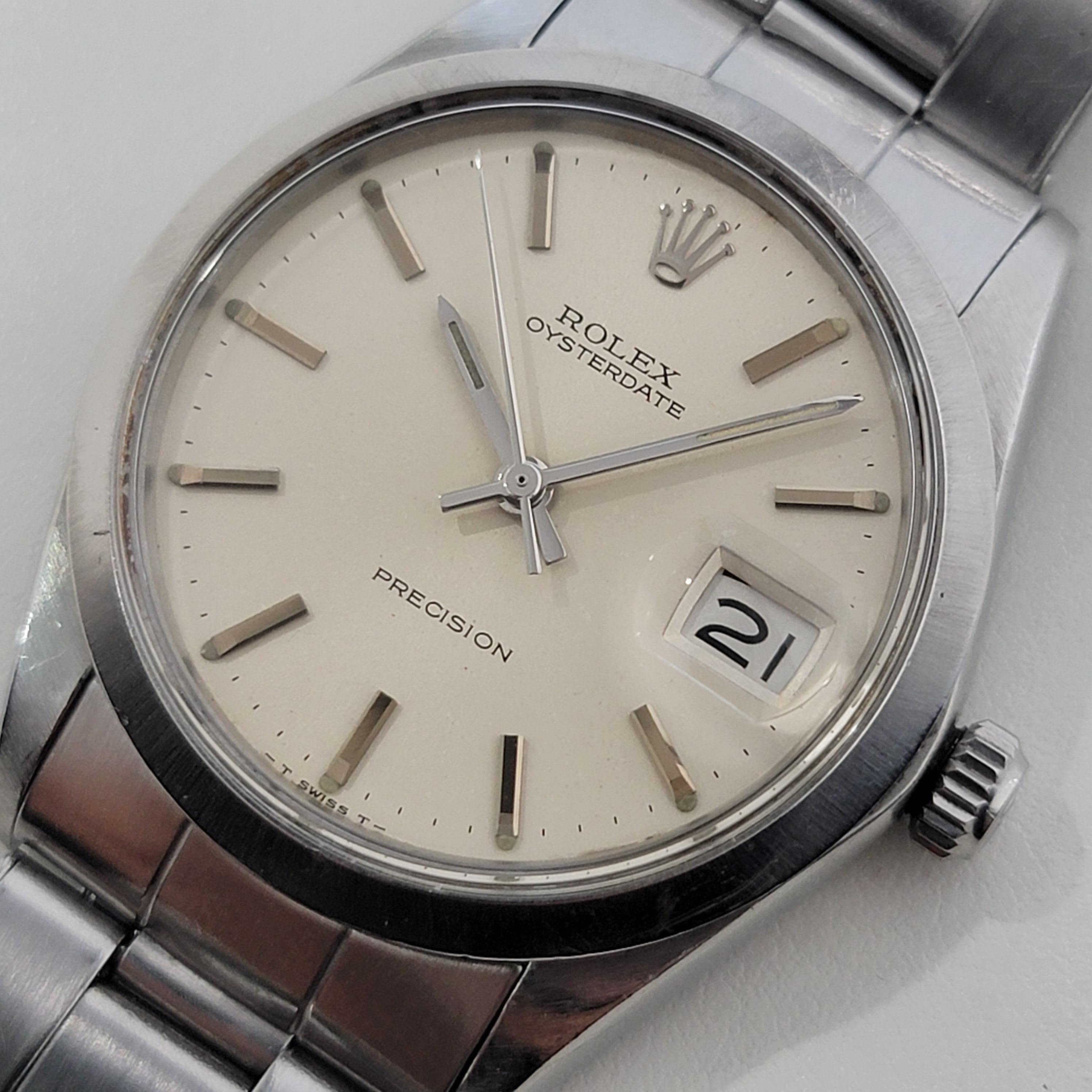 Iconic classic, Men's Rolex ref.6694 Oysterdate Precision hand-wind dress watch, c.1969, all original, with original Rolex box and paper. Verified authentic by a master watchmaker. Gorgeous Rolex signed dial, applied gilt indice hour markers, silver