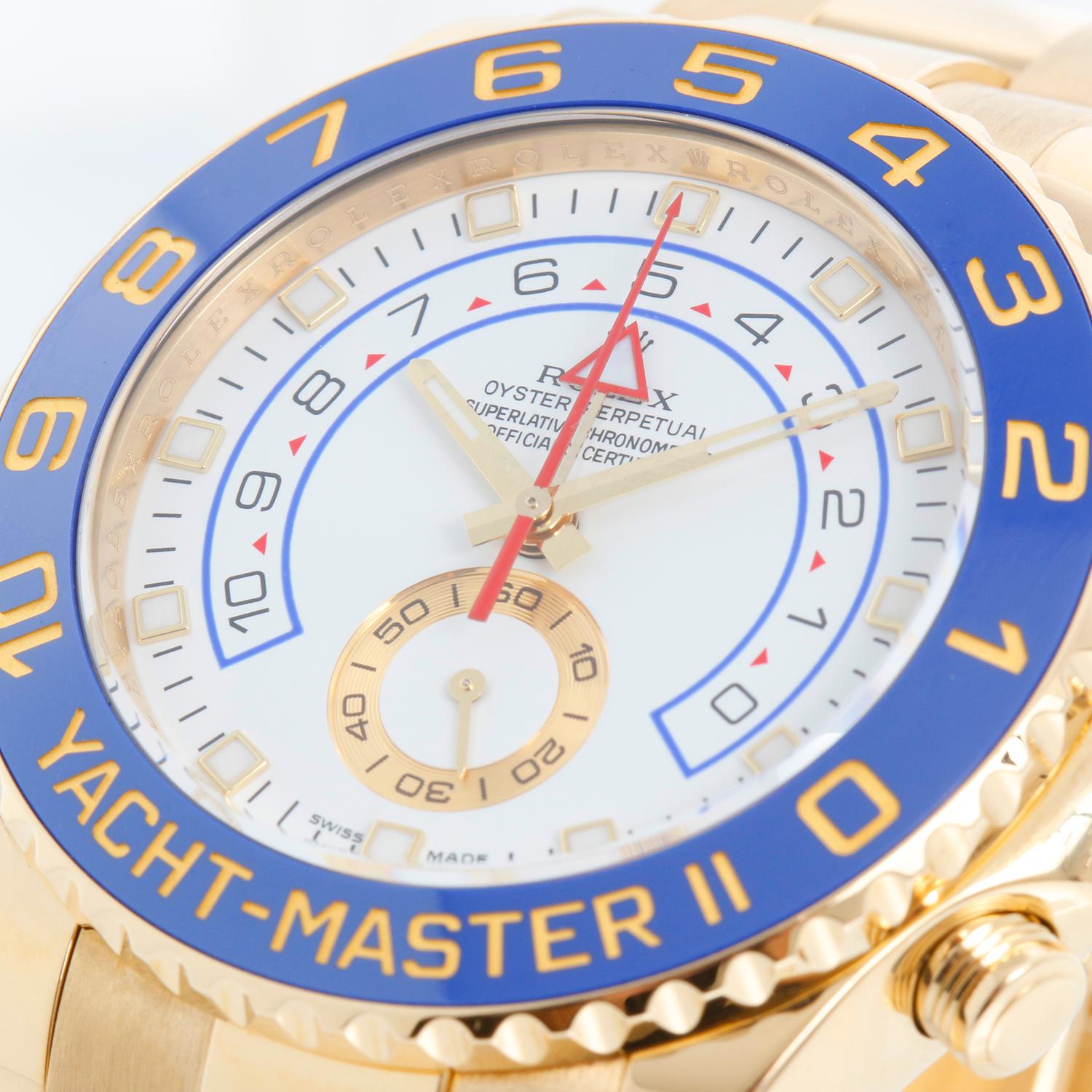 Montre Homme Rolex Yacht-Master II Regatta en or jaune 18k 116688 - Remontage automatique, chronographe Regatta, 31 Jewell, verre saphir. Boîtier en or jaune 18 carats avec lunette tournante Ring Command avec insert bleu (44 mm de diamètre). Cadran