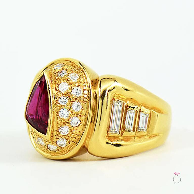 Men's Ruby and Diamond Ring, 18 Karat Yellow Gold with GIA Ruby Report In Excellent Condition In Honolulu, HI