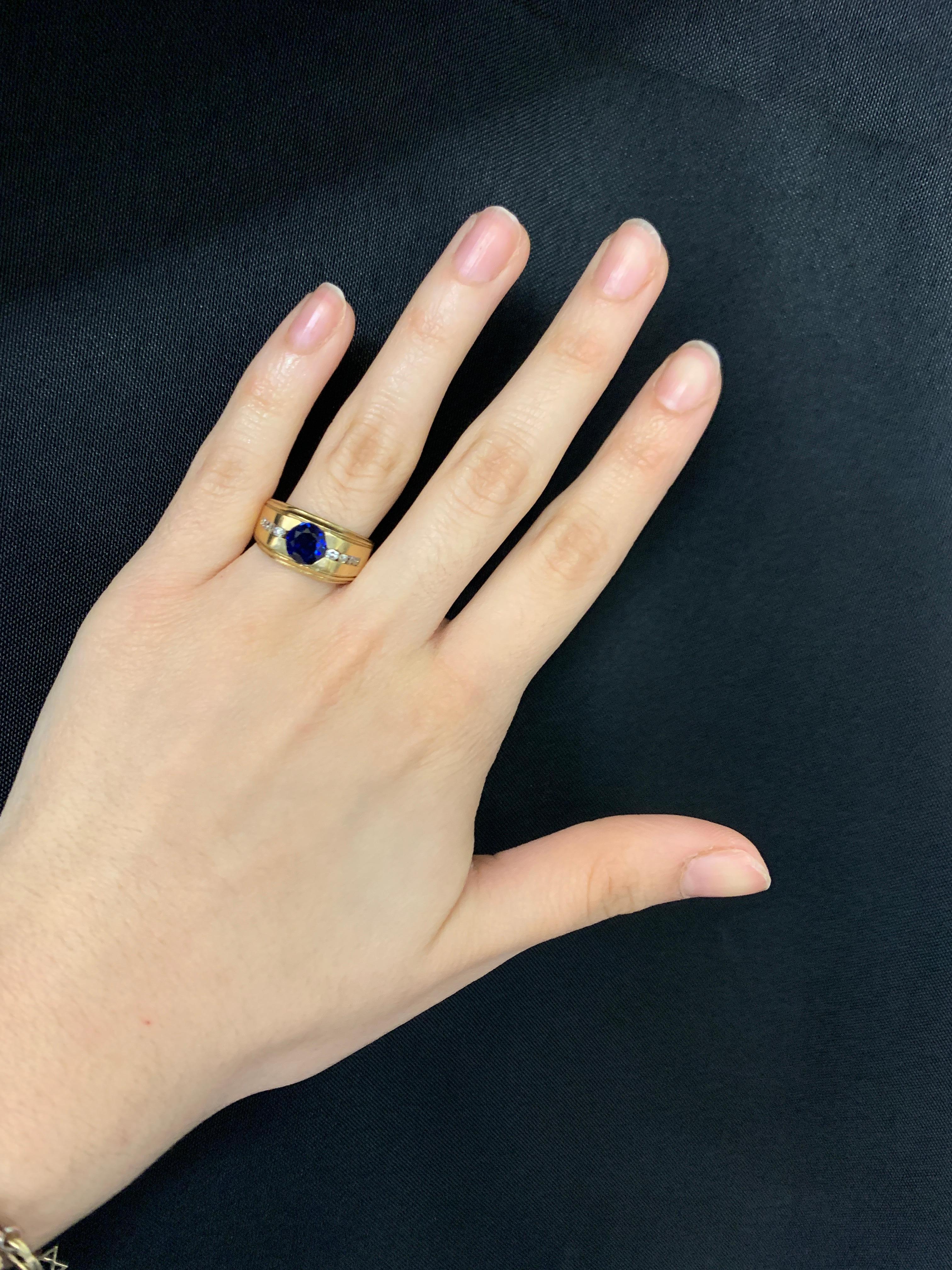 Men's Sapphire Ring

Beautiful yellow gold ring featuring a round center sapphire and four round cut diamonds on each side.  

Metal type: 14 Karat Yellow Gold
Approximate Sapphire Weight: 1 Carat
Ring Size: 7
Resizable free of charge 
