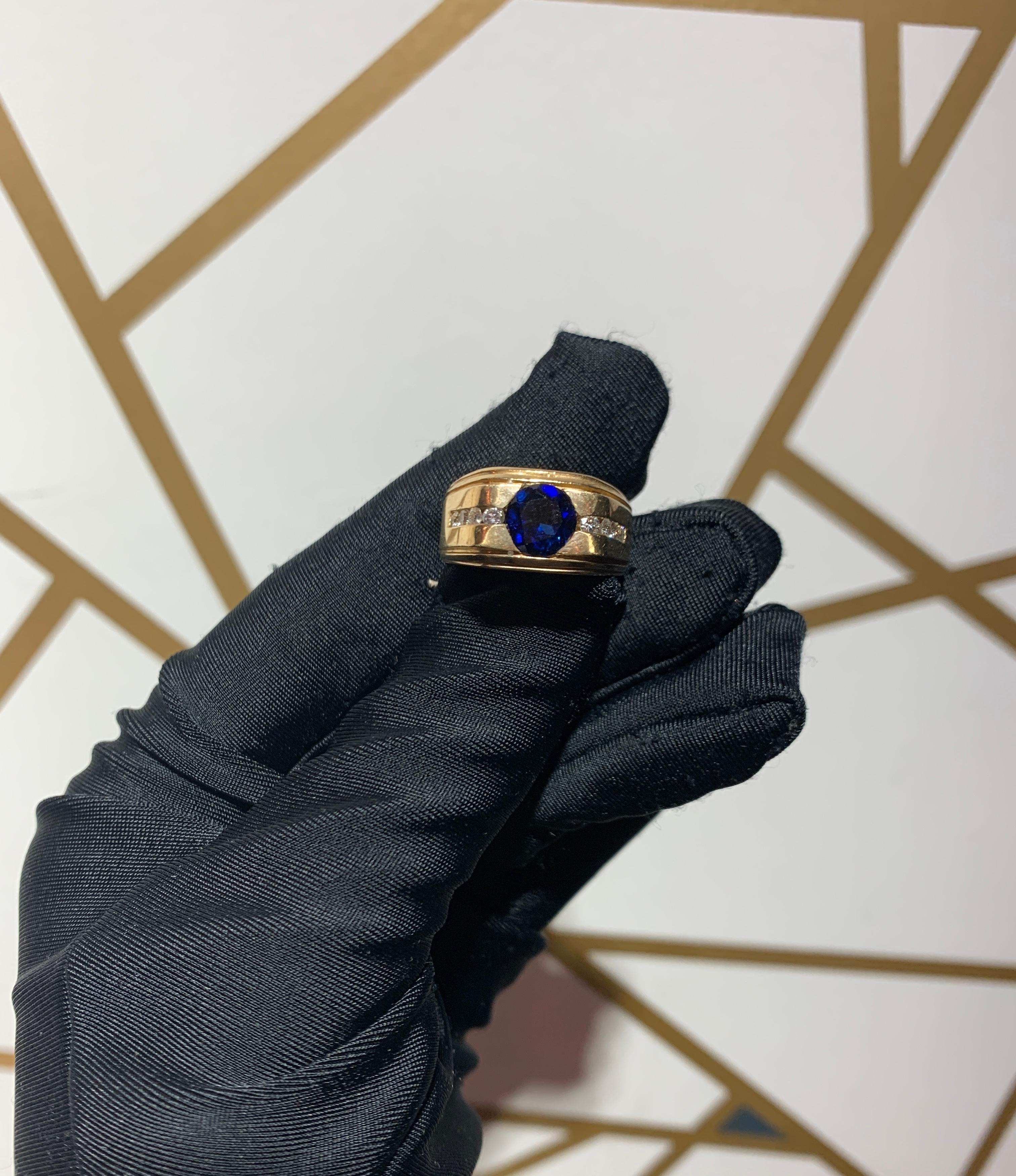 Round Cut Men's Sapphire Ring For Sale