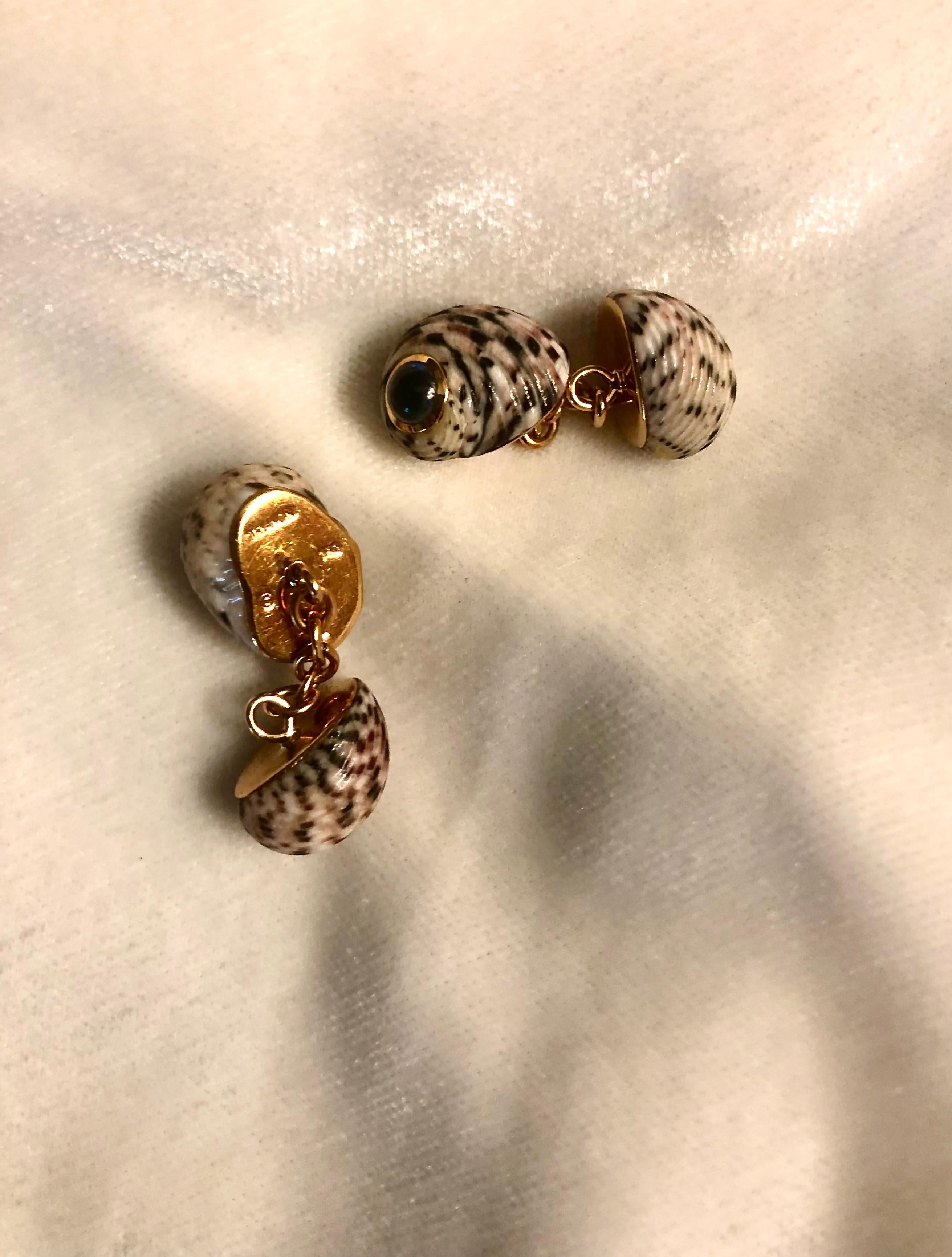 Perle Boutons de manchette pour homme en coquillage, or et saphir en vente