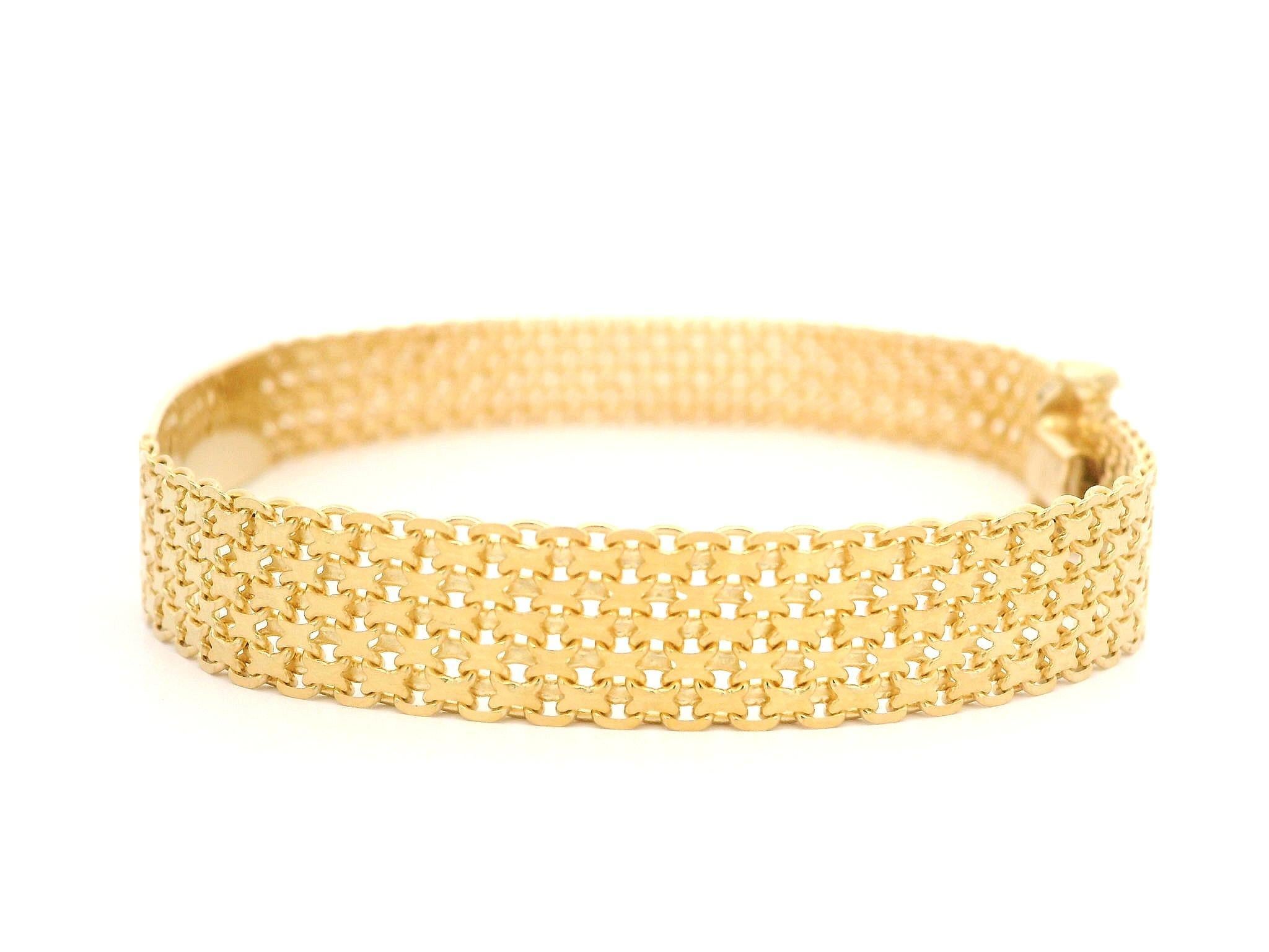 Material: Solid 18k Yellow Gold
Weight: 19.52 Grams
Length: Measures 8.5 Inches Next to a Ruler. Will comfortably fit up to a 8.25 inch wrist (fitted on a wrist)
Chain Type: 1mm Bismark Link
Clasp: Box Clasp w/ Safety Latch
Centerpiece Dimensions: