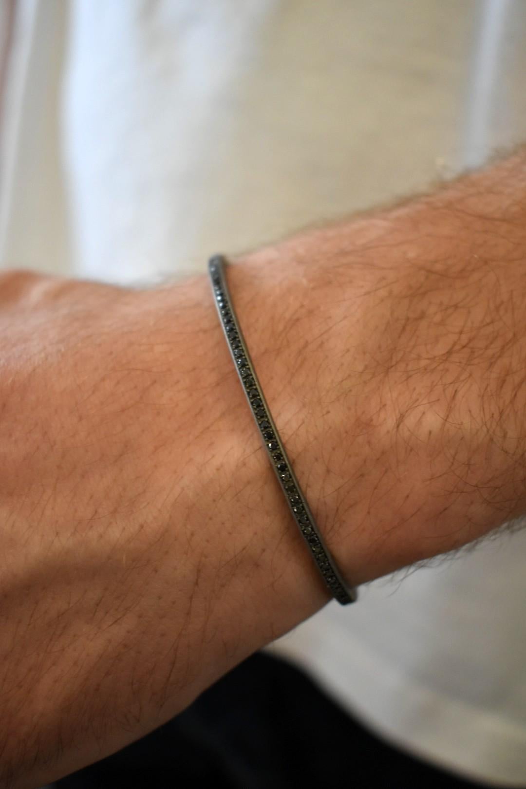 Taille brillant Bracelet à ressorts pour hommes en titane et diamants noirs en vente