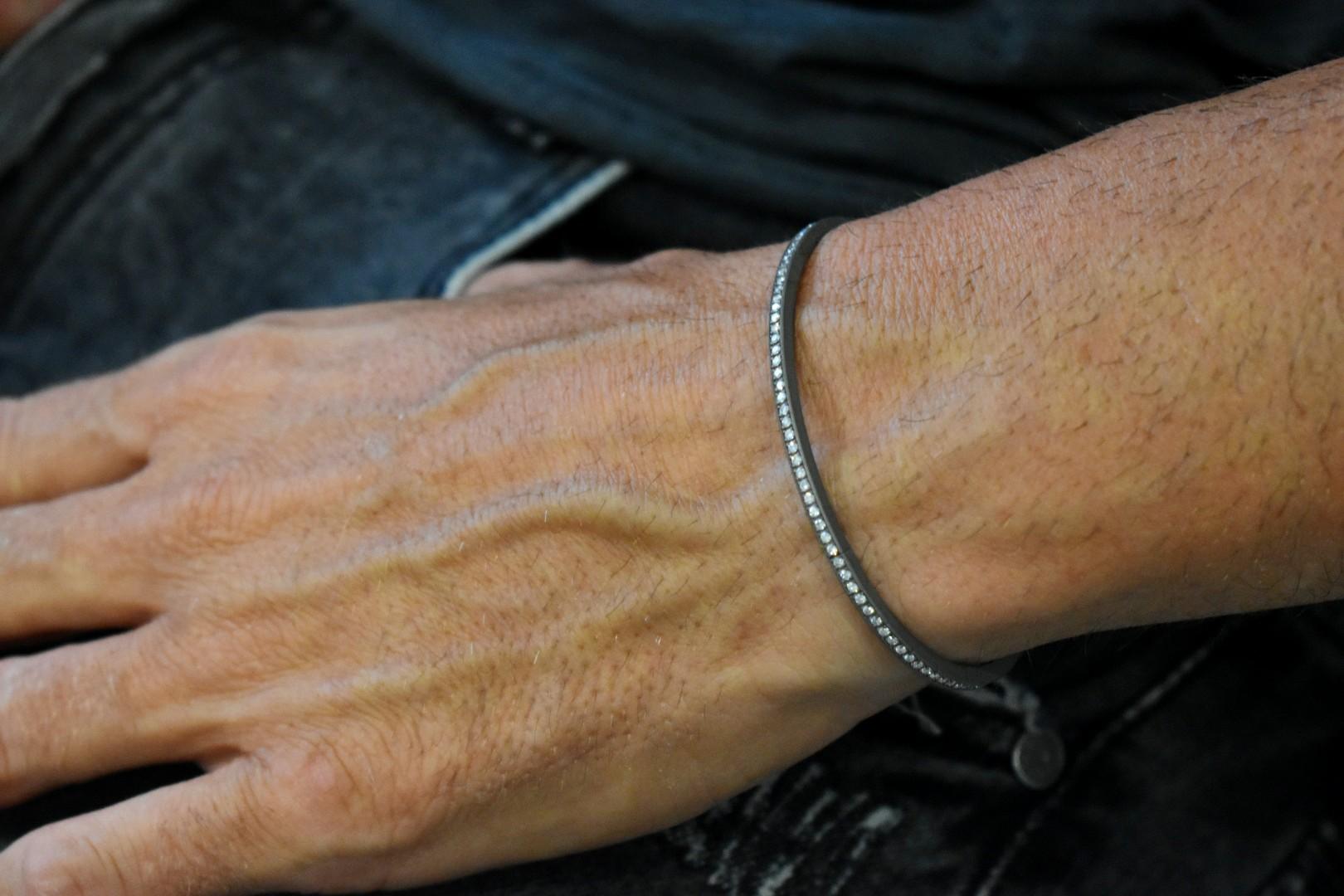 Taille brillant Bracelet printemps pour hommes en titane et diamants blancs en vente