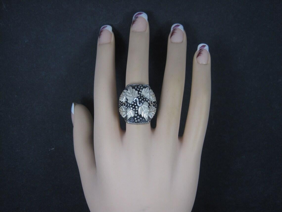 Mens Sterling Black Hills Silver Ring Size 9 Heavy Ornate Sterling For Sale 2