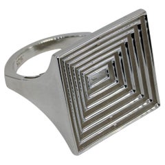 Anello da uomo in sterling a rettangolo con filetti