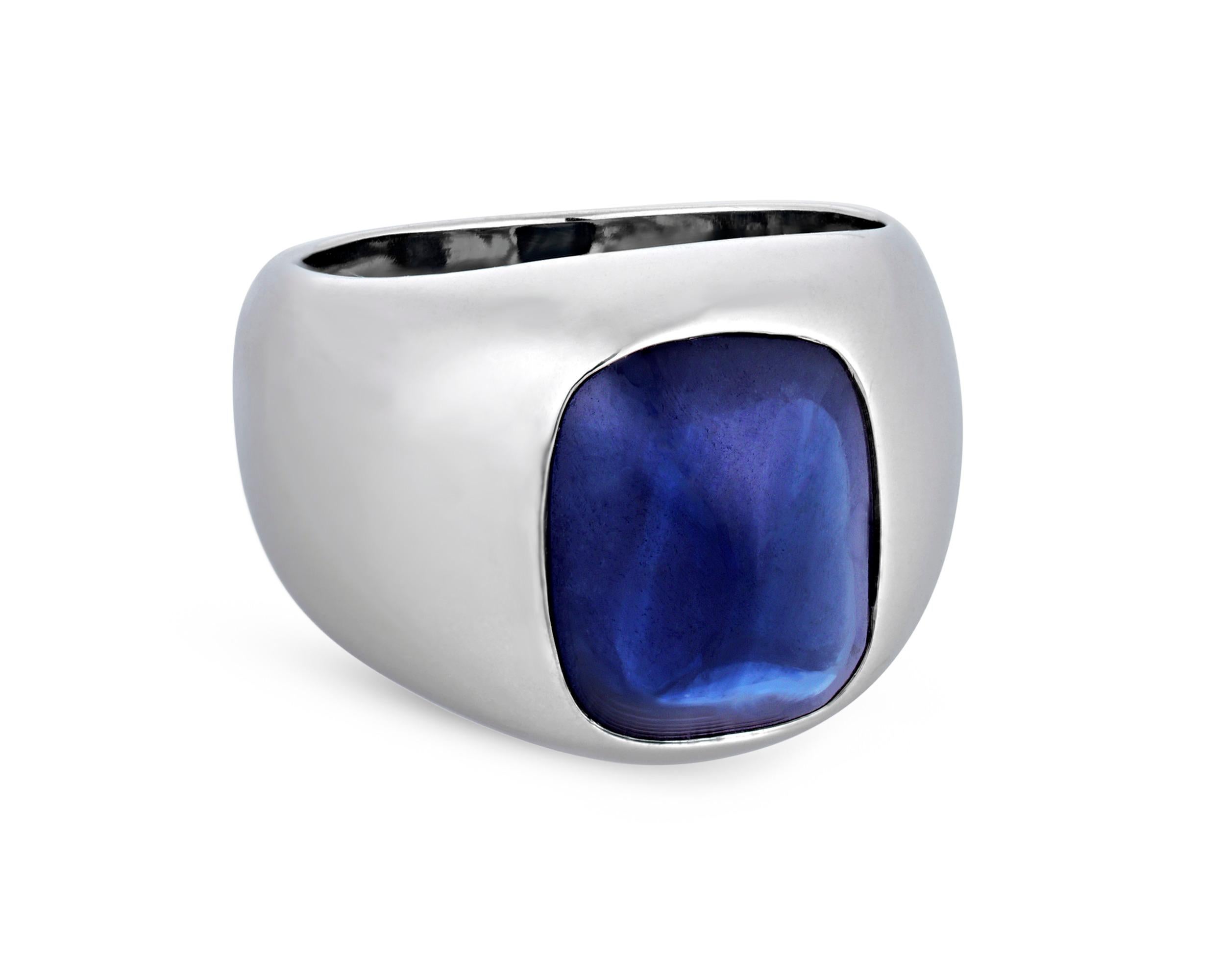 An impeccable “sugarloaf” cabochon sapphire displays a rich azure hue in this men’s ring. Certified by the GemResearch SwissLab to be of Ceylon origin and weighting 7.64 carats, this handsome blue jewel makes an impactful statement. Set in