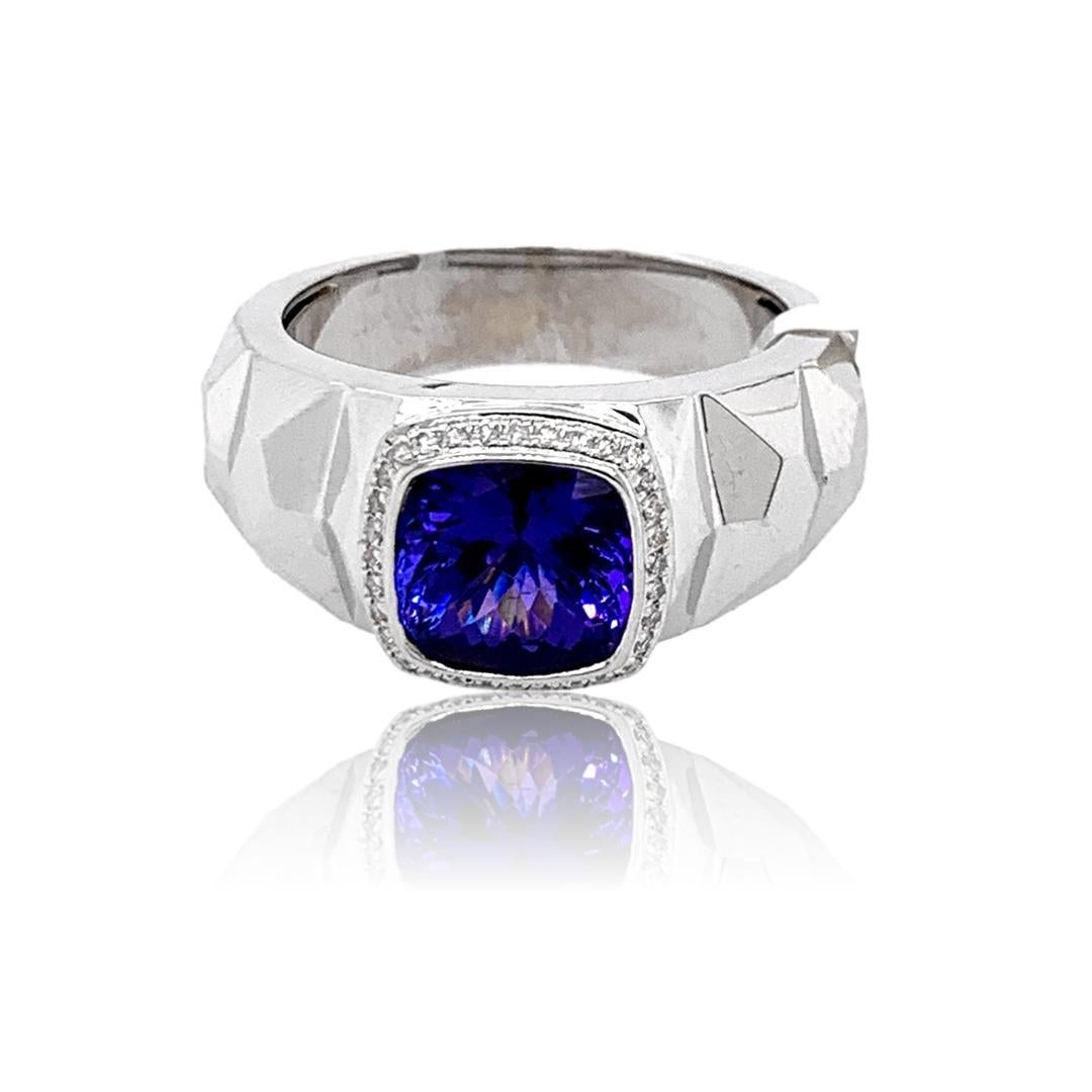 This unique Men's ring has a royal blue cushion cut AAA quality Tanzanite with surrounded by top quality brilliant cut diamonds  and is set in 14K white gold. It comes in a beautiful box ready for the perfect gift!

14KW:            13.90 gms
Tanz