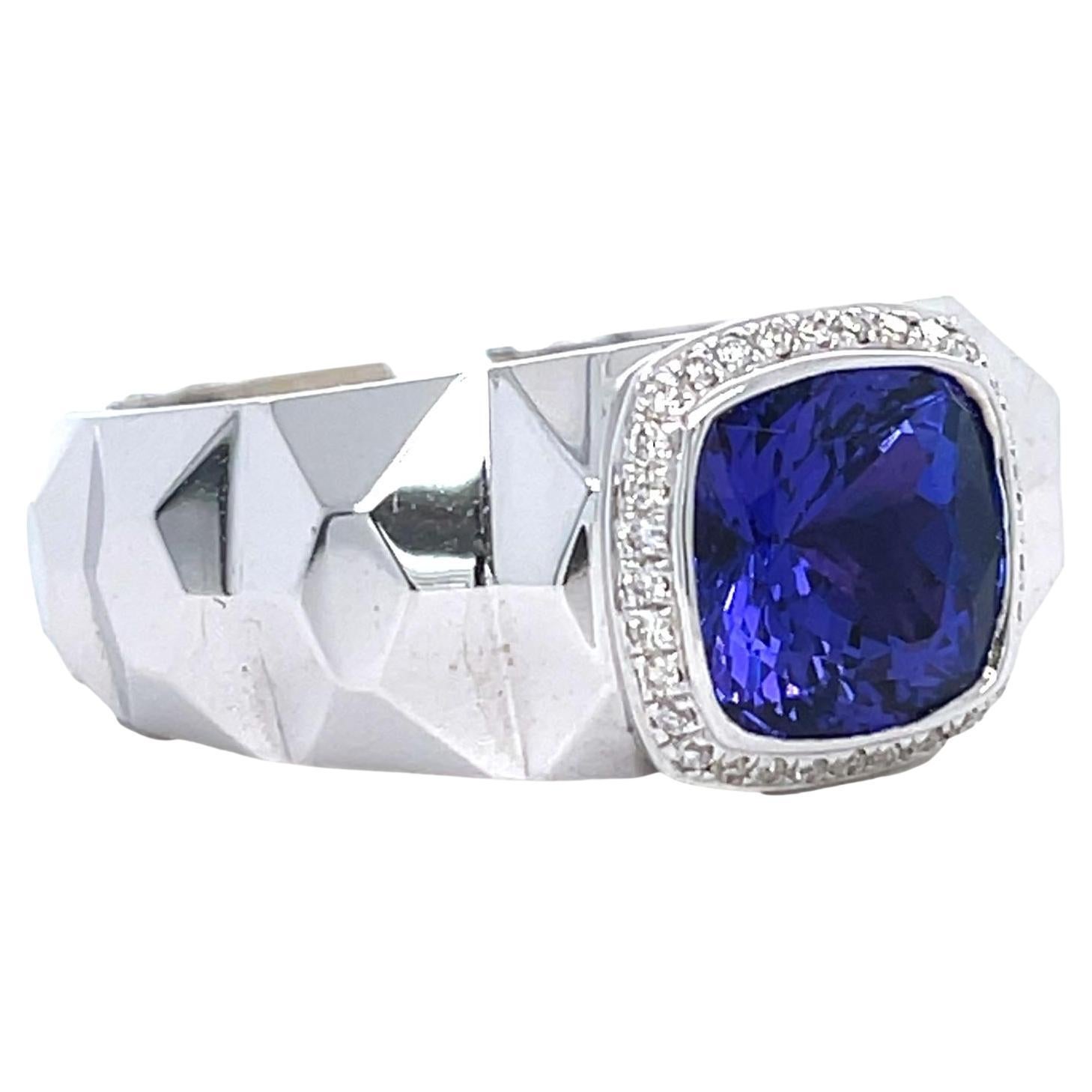 Men's Tanzanite Cushion and Diamond 14KW Gold Ring In New Condition For Sale In New York, NY