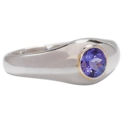 L'anello di tanzanite da uomo è elegante, non appariscente