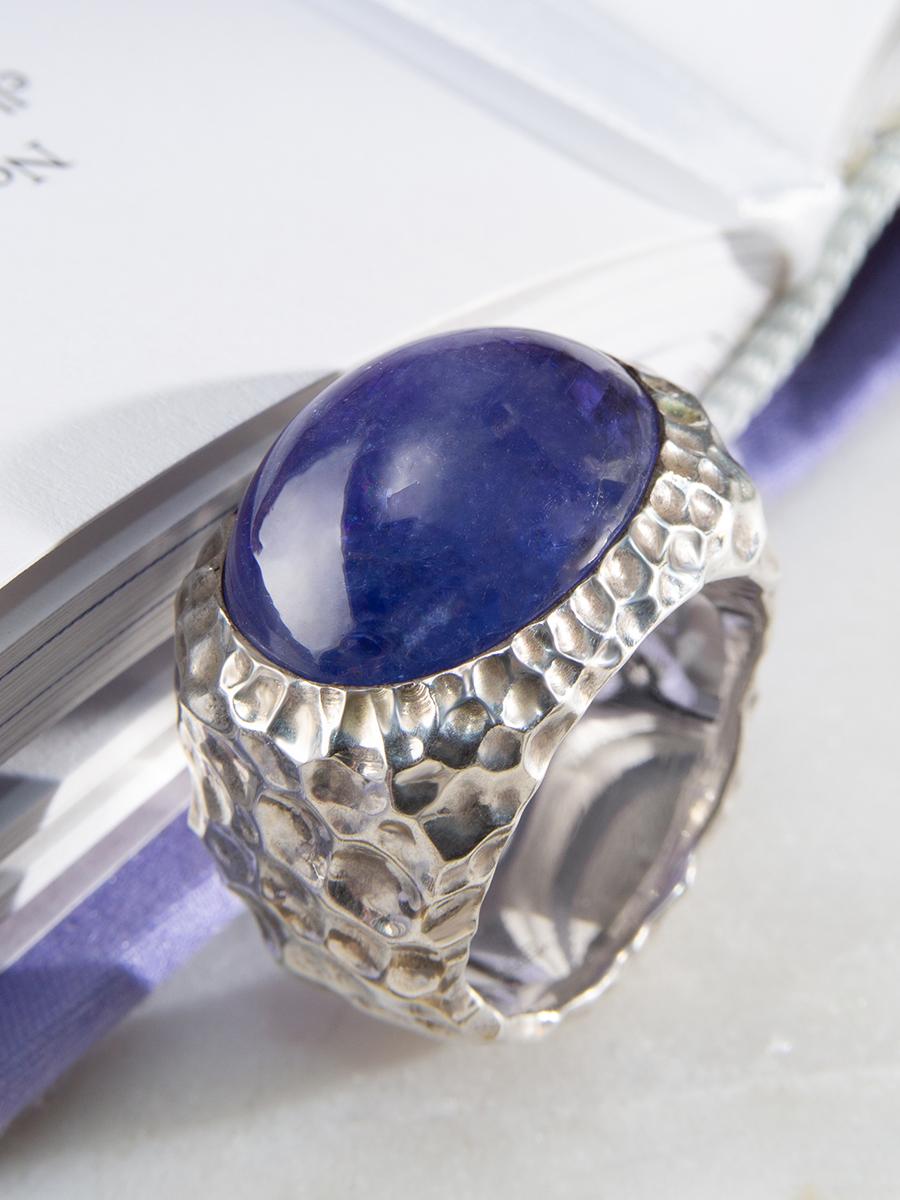 Artisan Large Tanzanite Silver Ring Dark Blue Large Cabochon Unisex For Sale