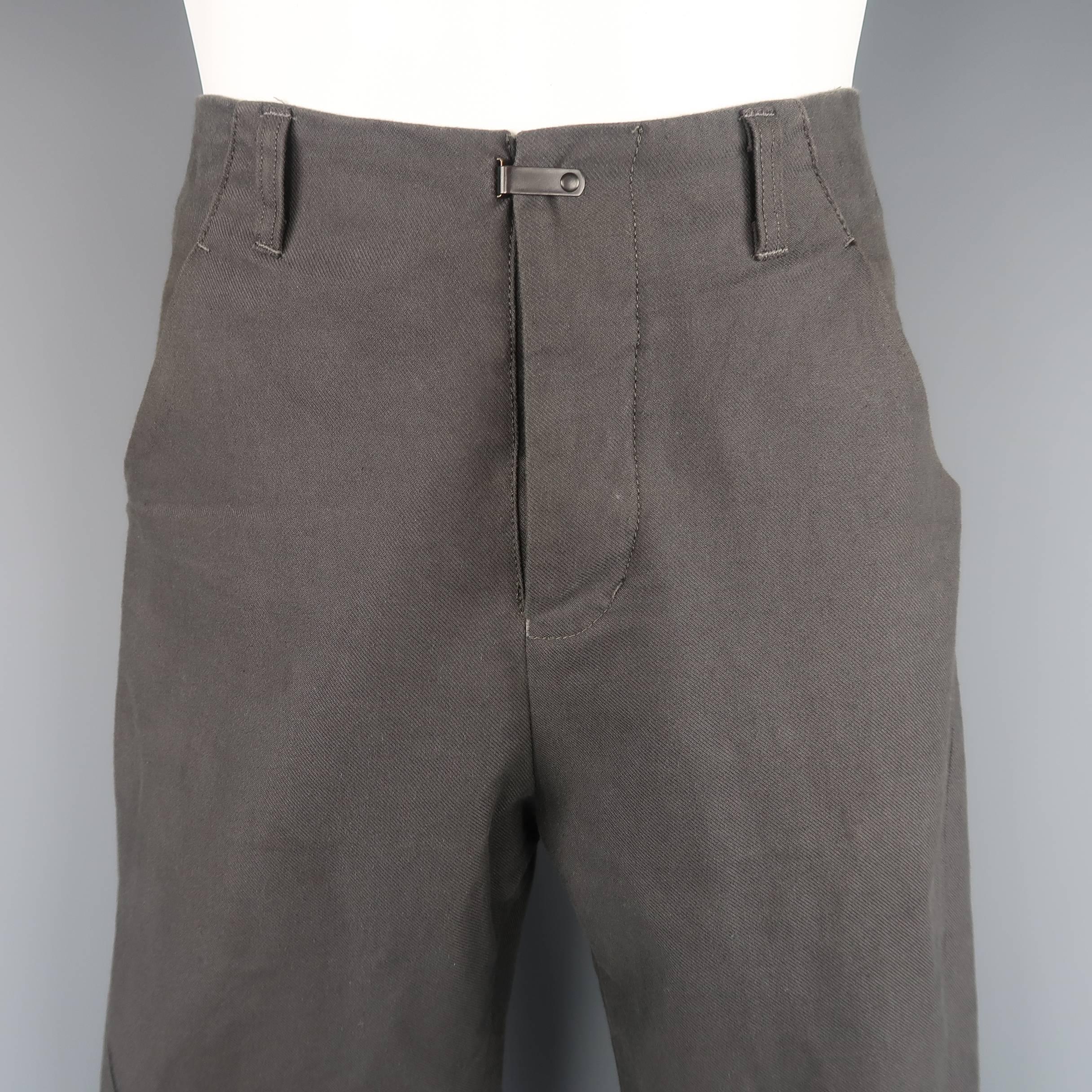 THE VIRDI-ANNE pants come in gray cotton denim twill with a seamless waistband, hood eye closure, four pockets, and curved legs with slanted seams. Wear throughout. Made in Japan.
 
Fair Pre-Owned Condition.
Marked: (no size)
 
Measurements:
