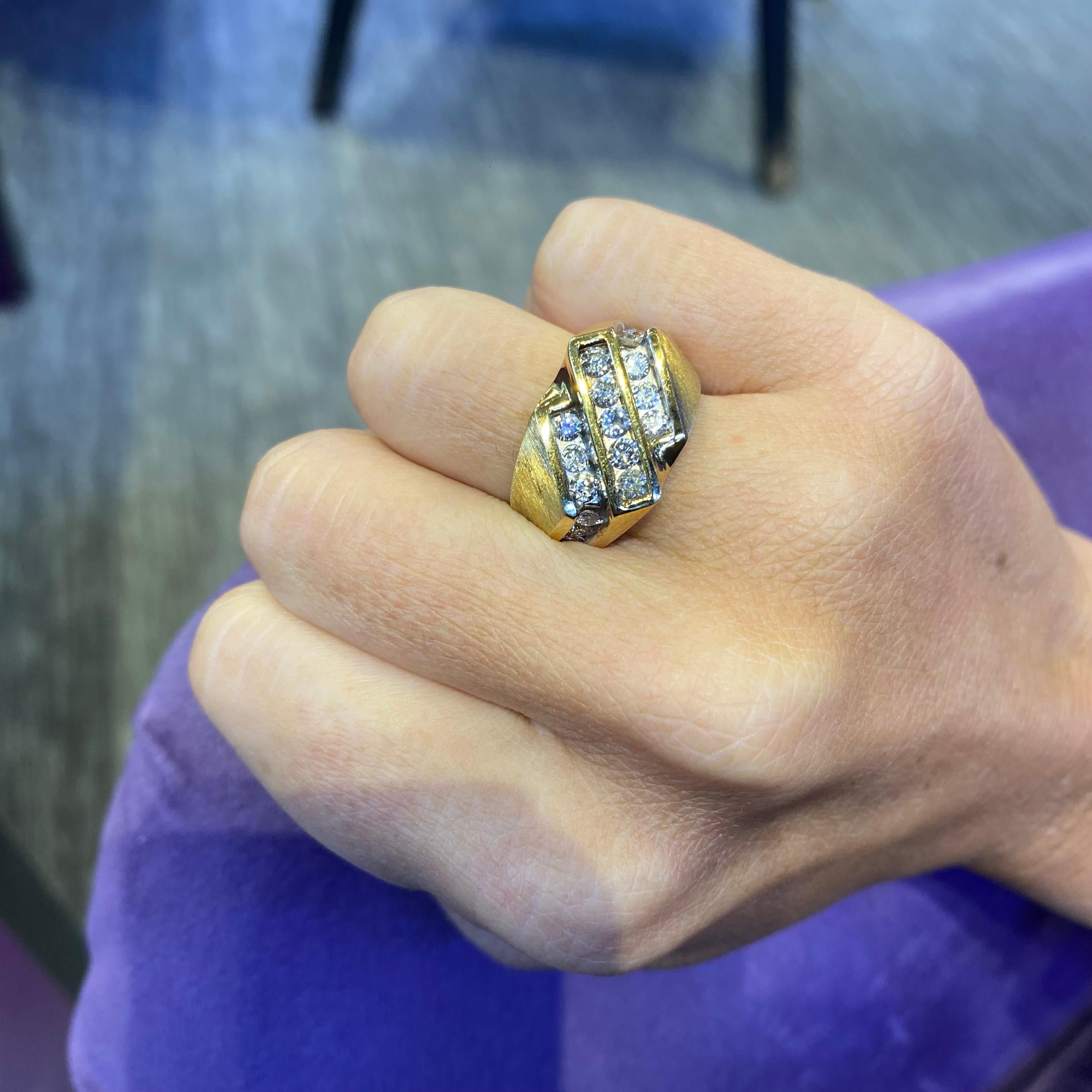 Anello da uomo con tre file di diamanti In condizioni ottime in vendita a New York, NY